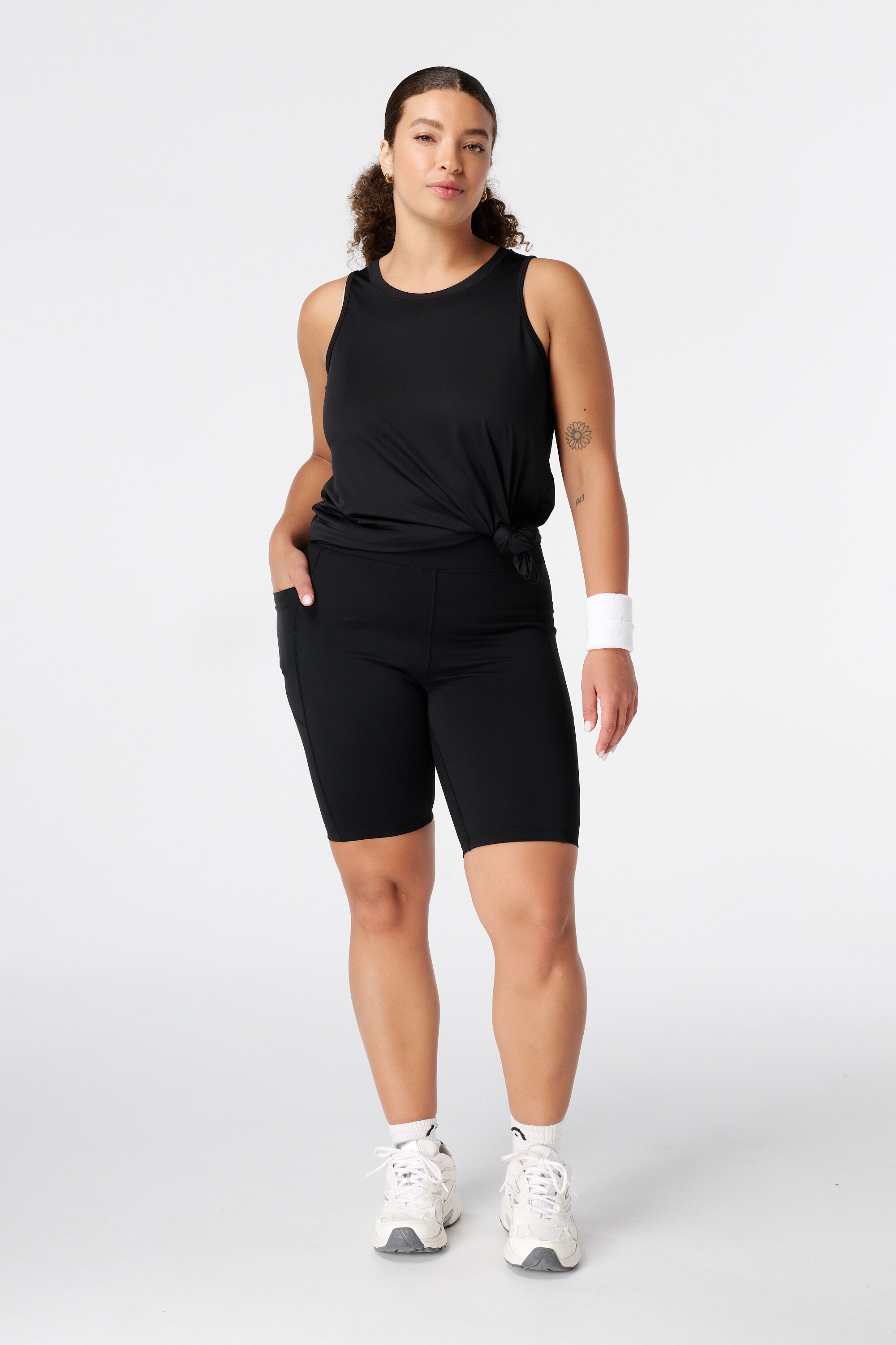 Legging de sport courte avec poches lat&eacute;rales image number 0