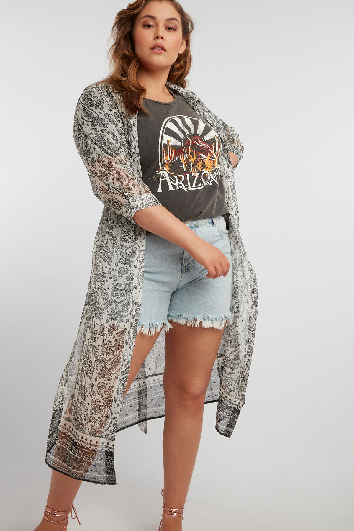 Chemisier transparent &agrave; imprim&eacute; floral image number 3