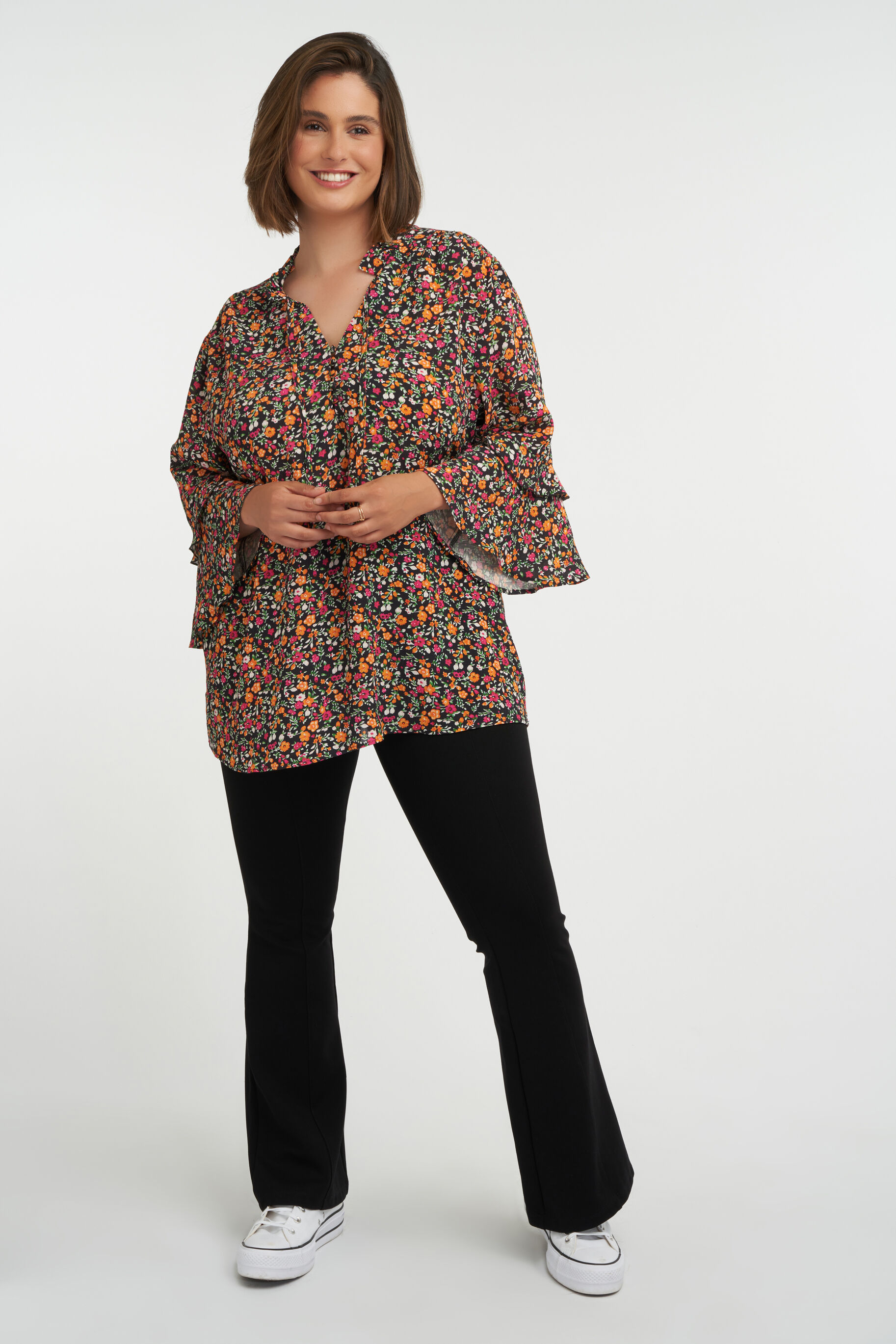 Chemiser &agrave; volants et boutons image number 7