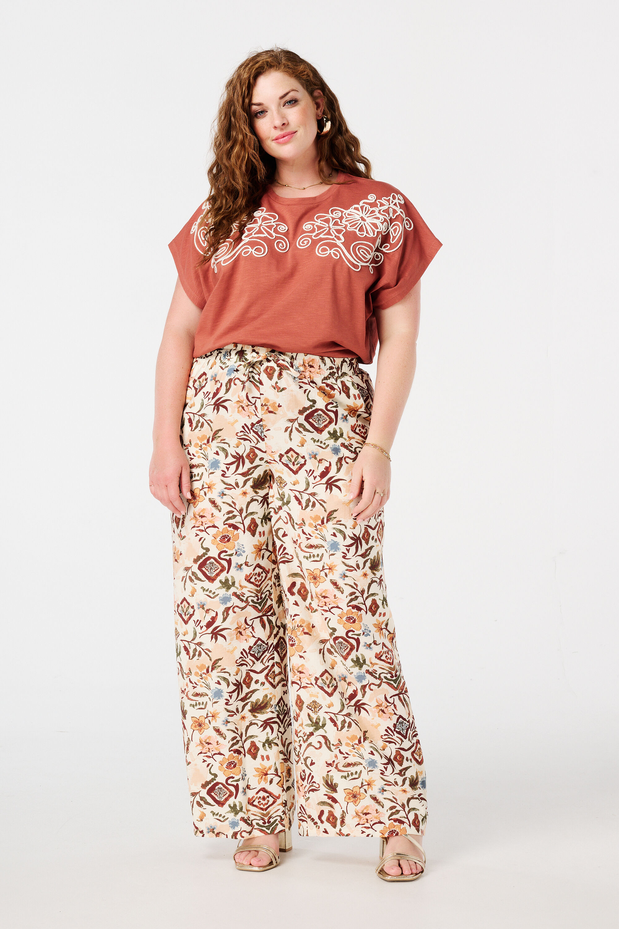 T-shirt avec broderie image number 5