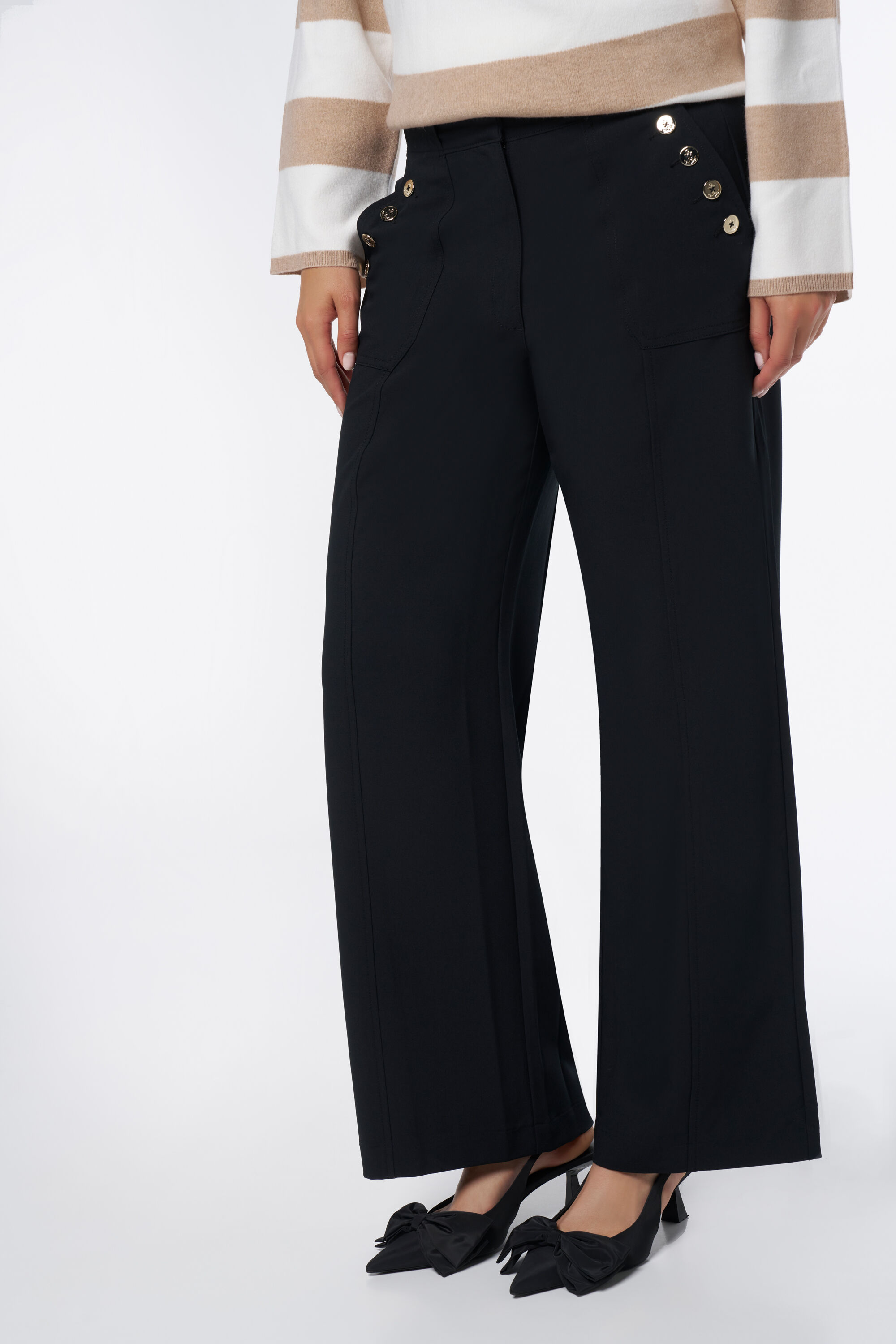 Pantalon &agrave; jambes larges avec boutons fantaisie image number 5
