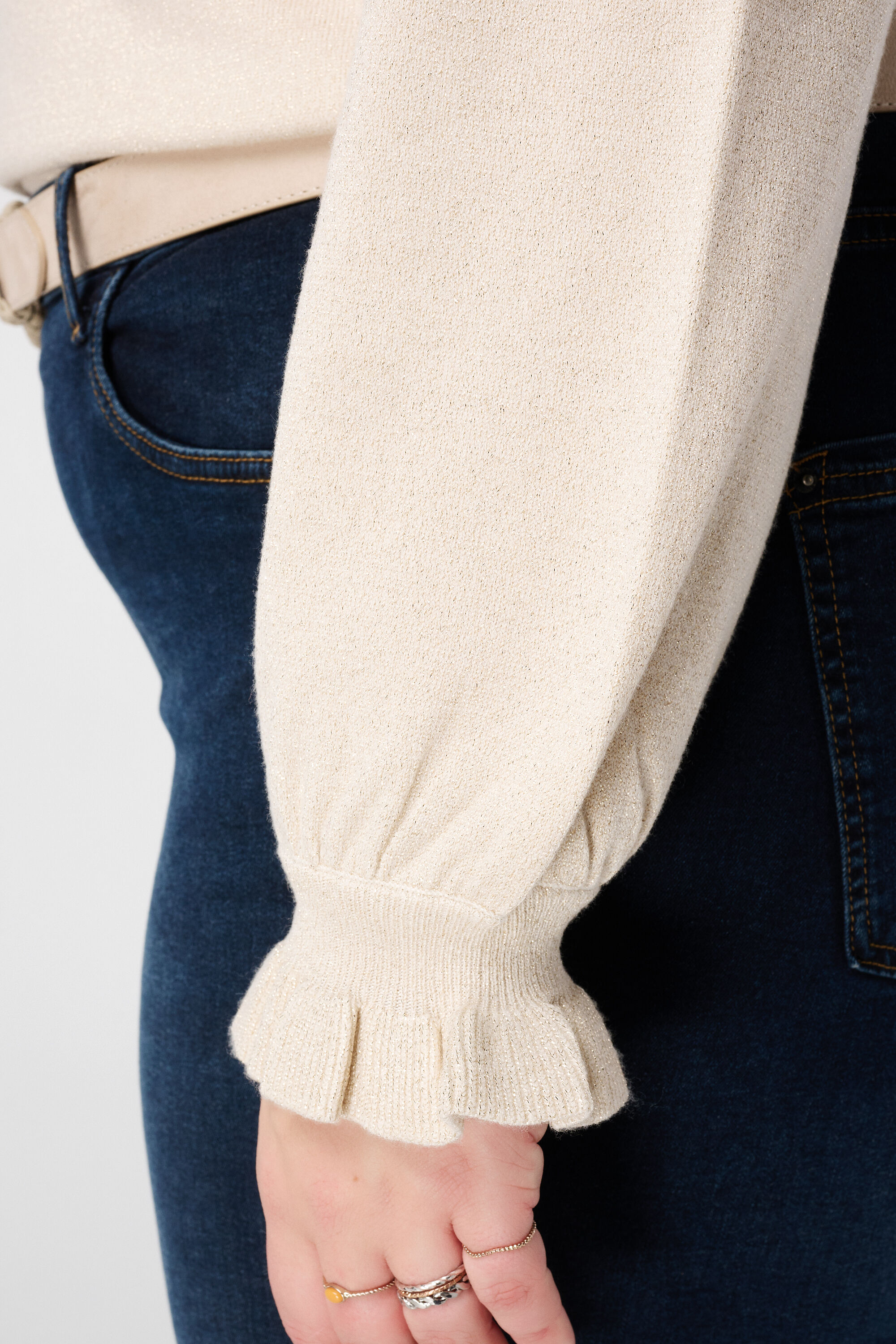 Pull en lurex avec manches volant&eacute;es image number 6