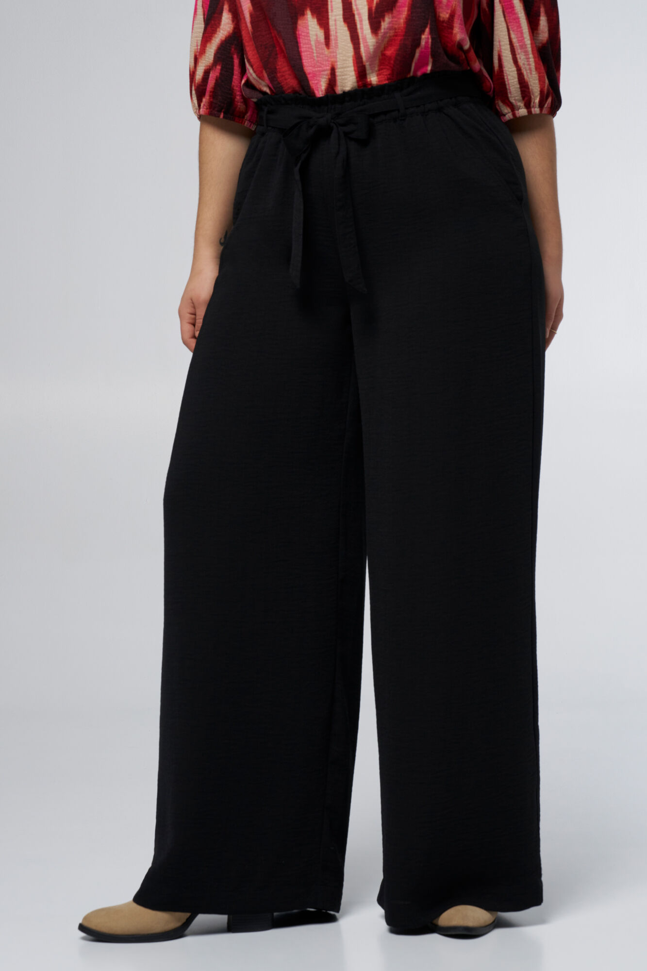 Pantalon large avec ceinture image number 5