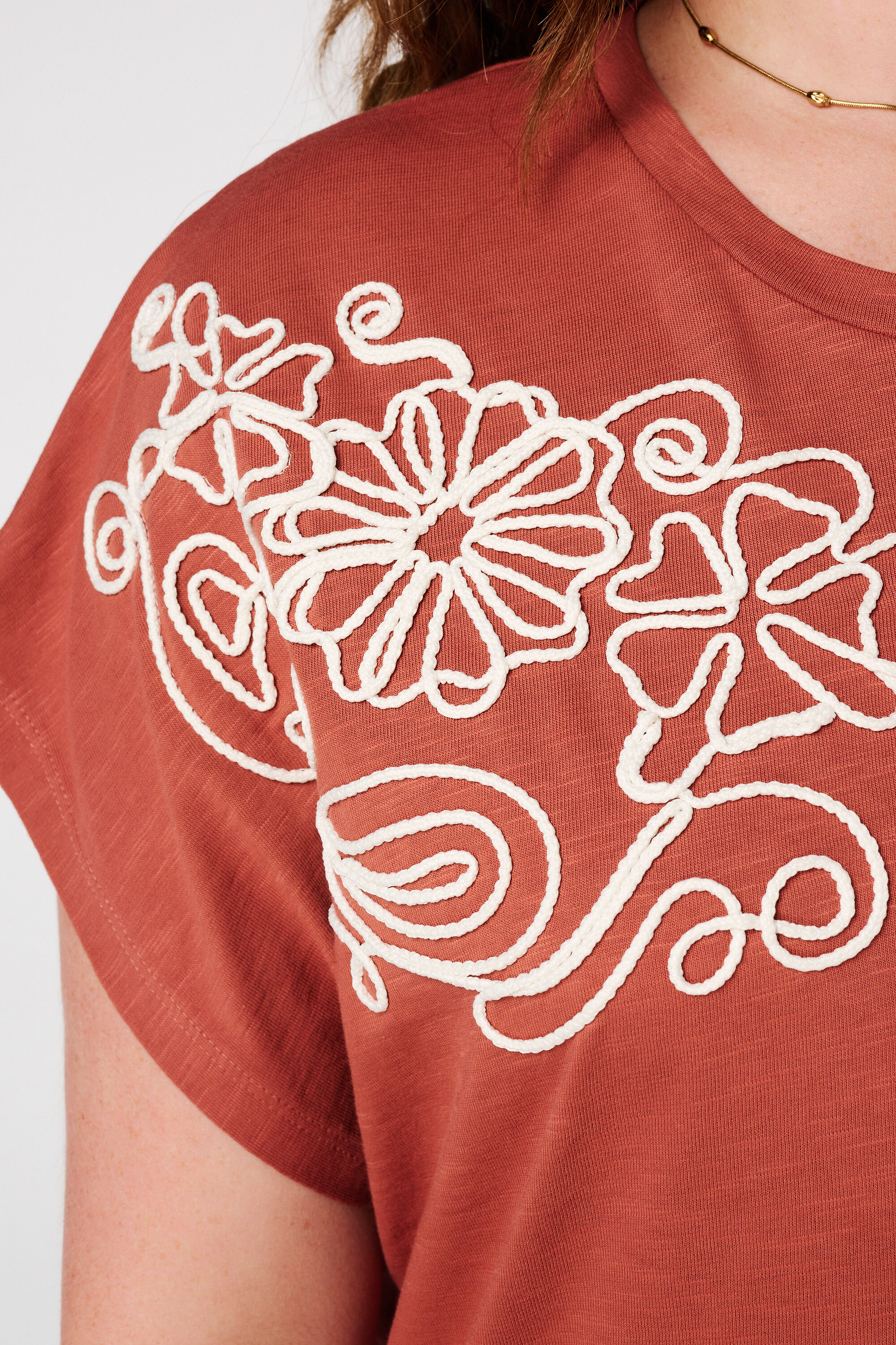 T-shirt avec broderie image number 6