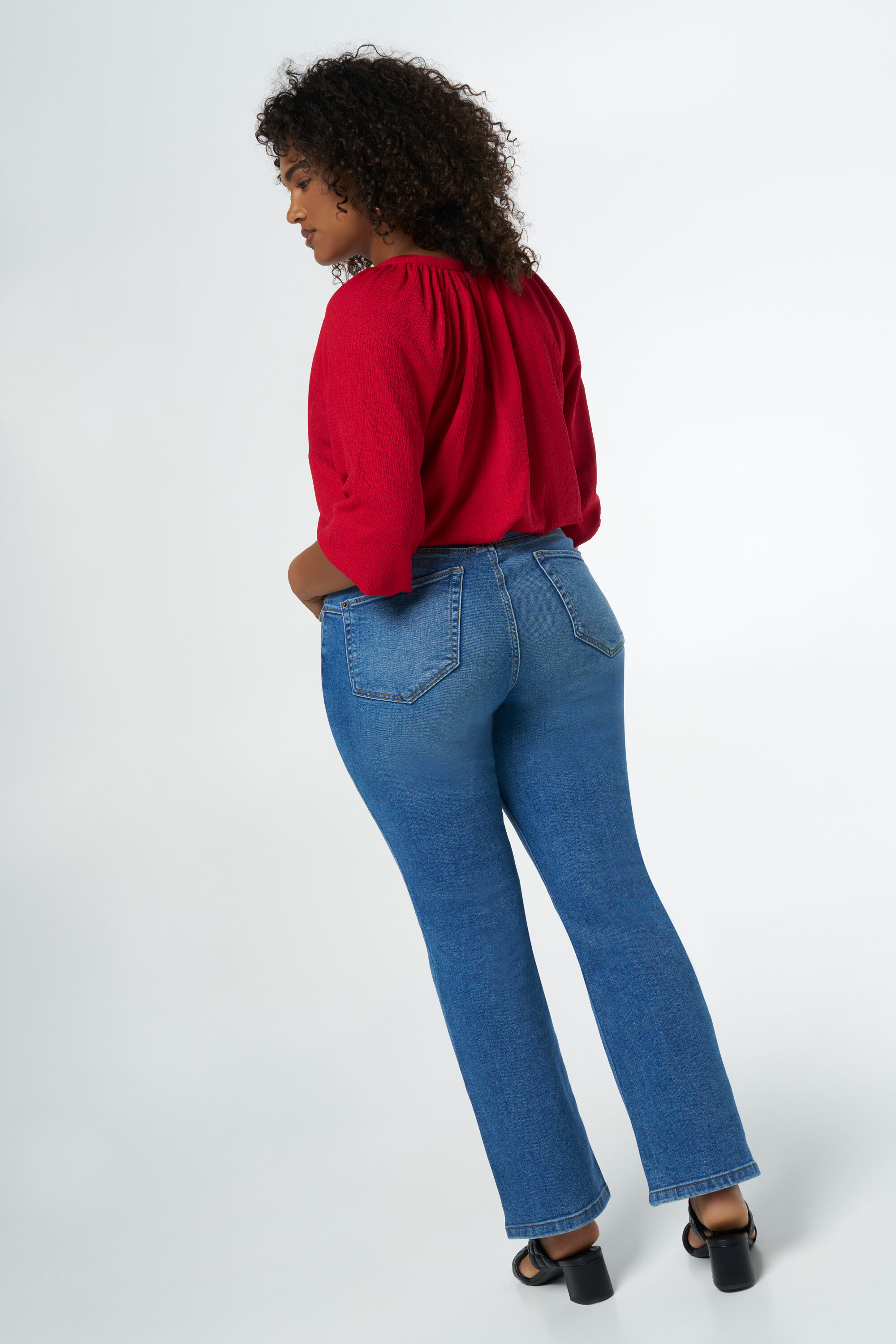 Jean &agrave; jambe droite image number 3