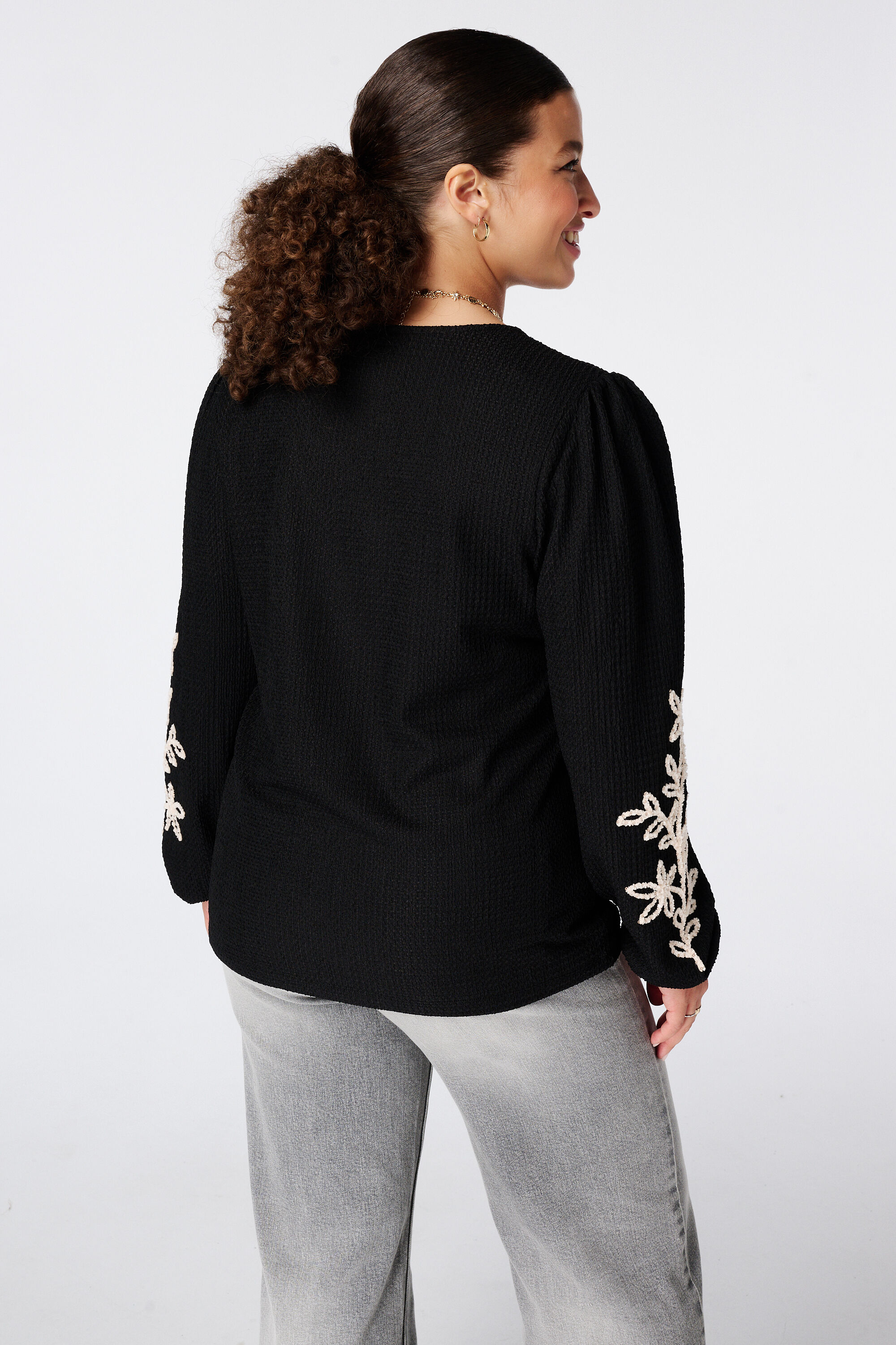 Haut avec broderie image number 3
