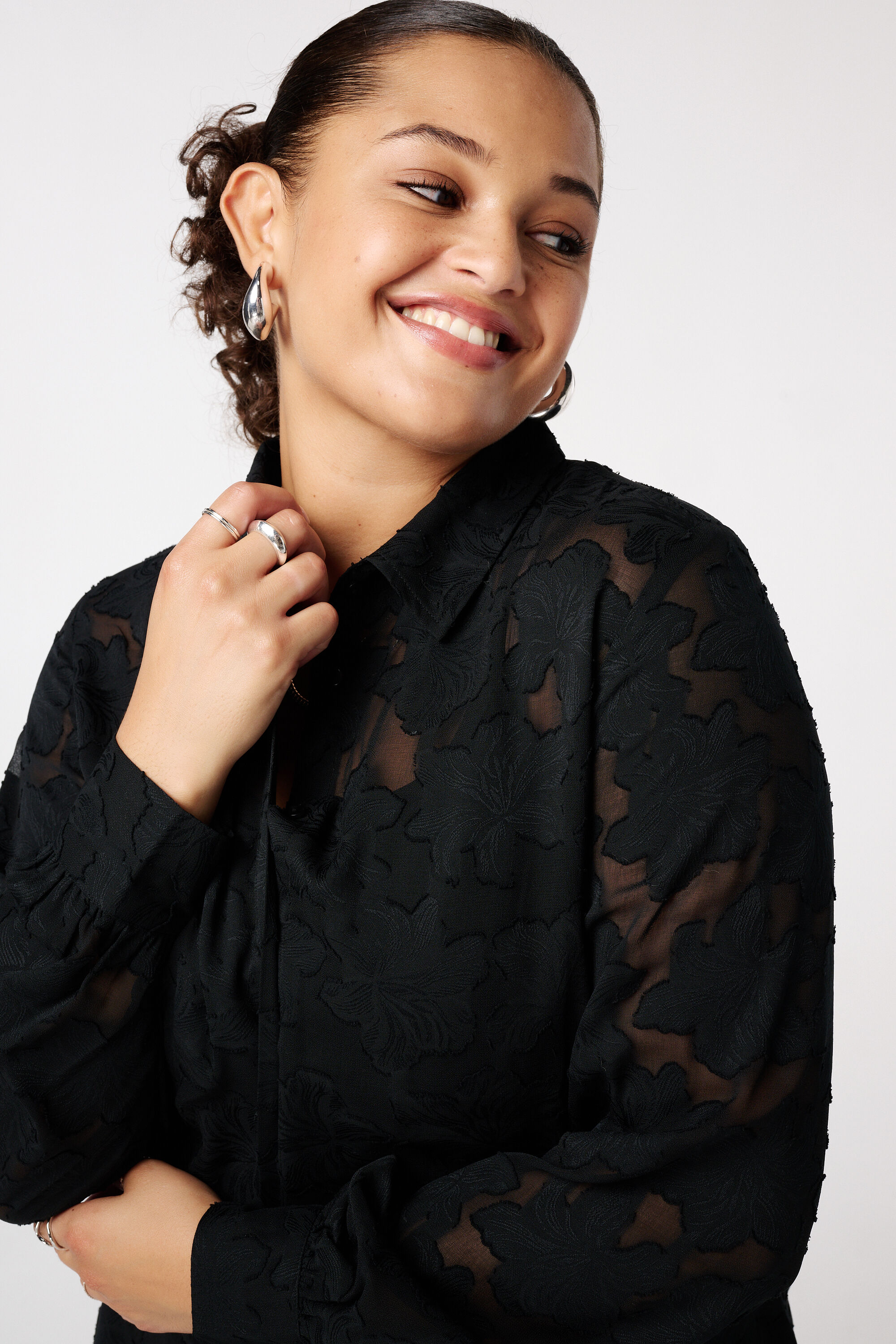 Blouse avec d&eacute;tails brod&eacute;s image number 4