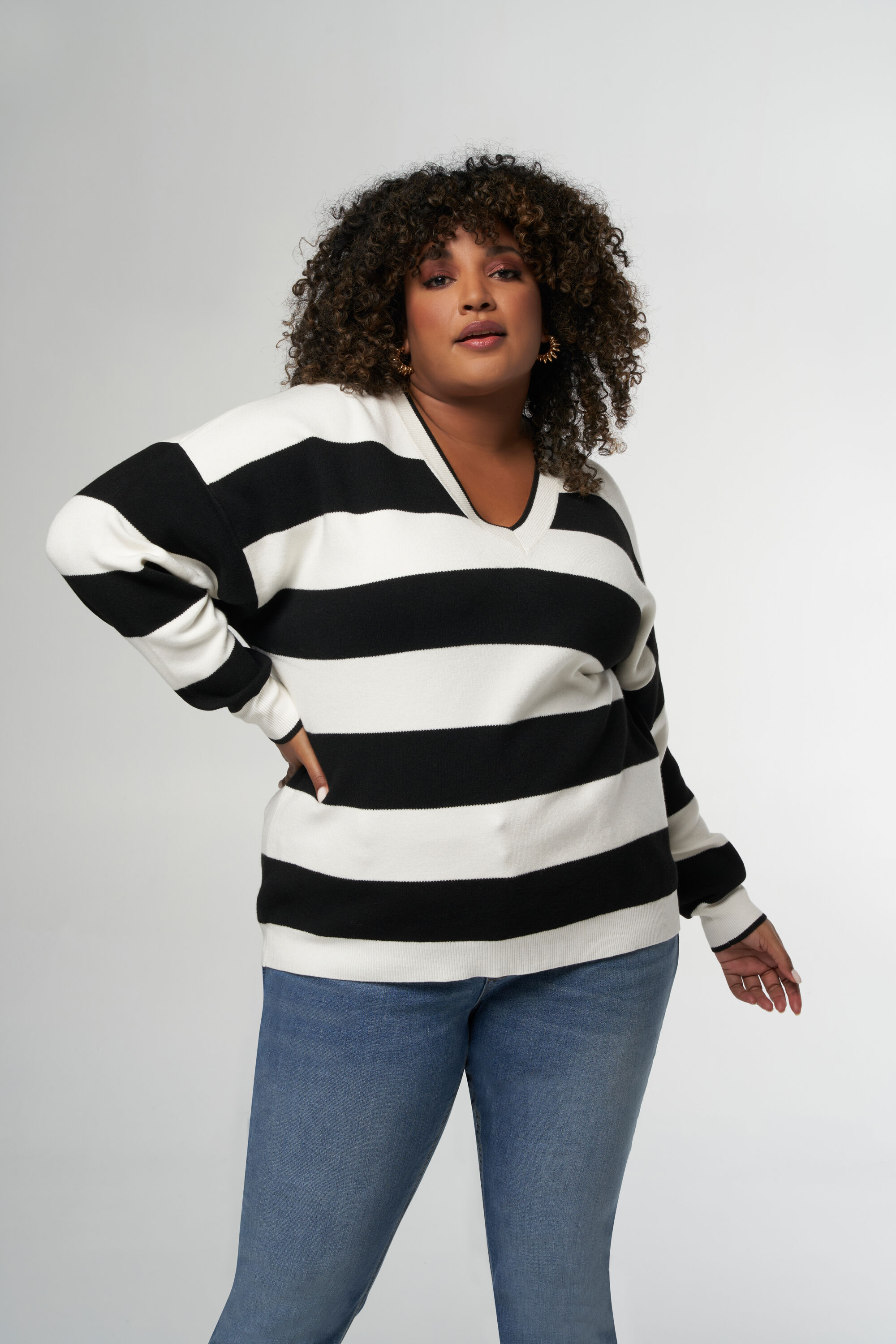 Pull ray&eacute; &agrave; mailles fines image number 0