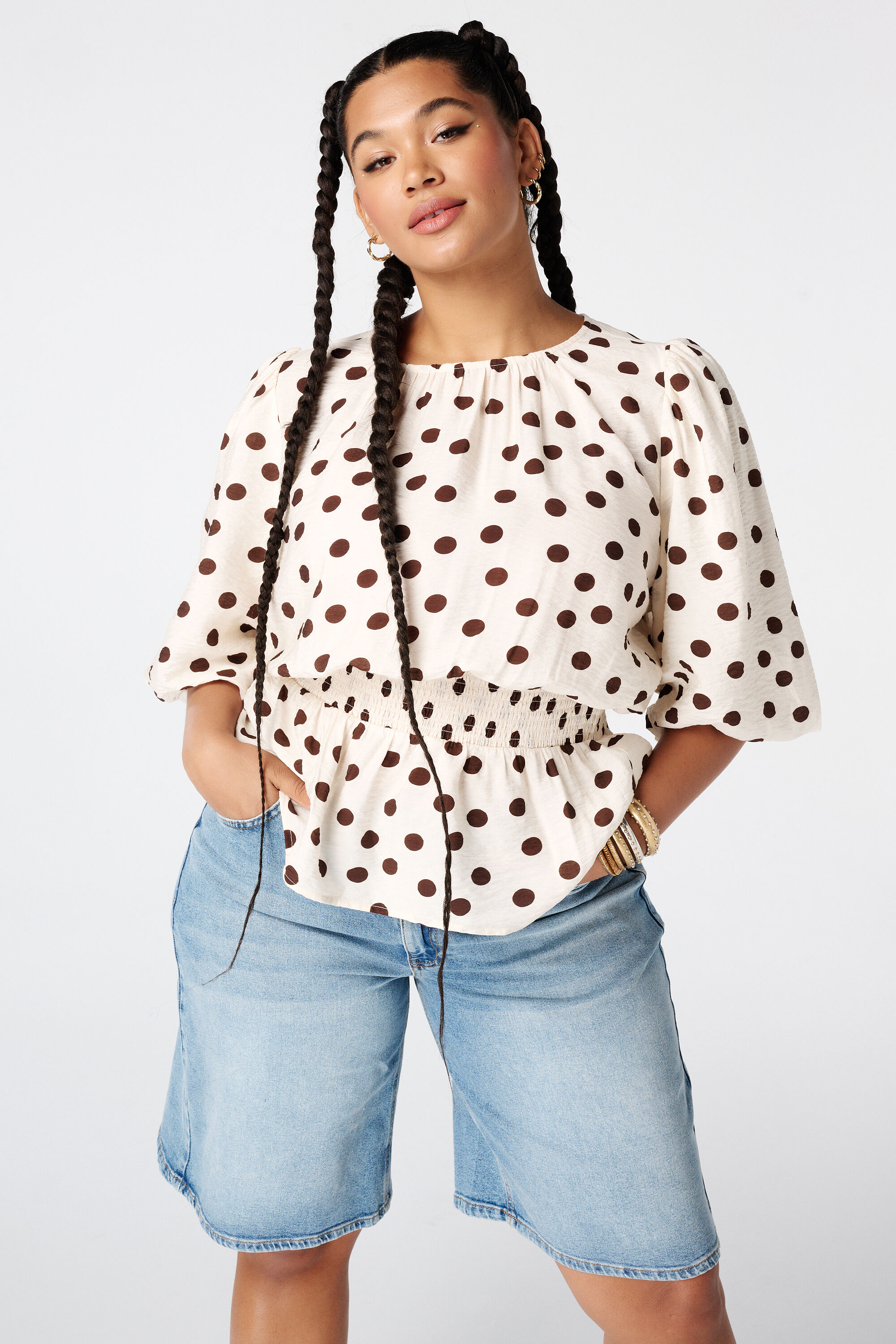 Blouse cintr&eacute;e &agrave; pois