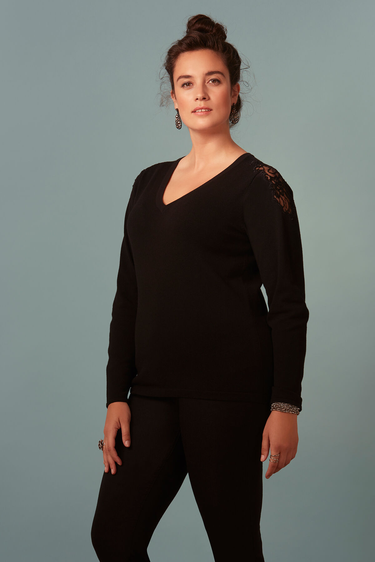 Pull-over avec d&eacute;tails en dentelle image number 0