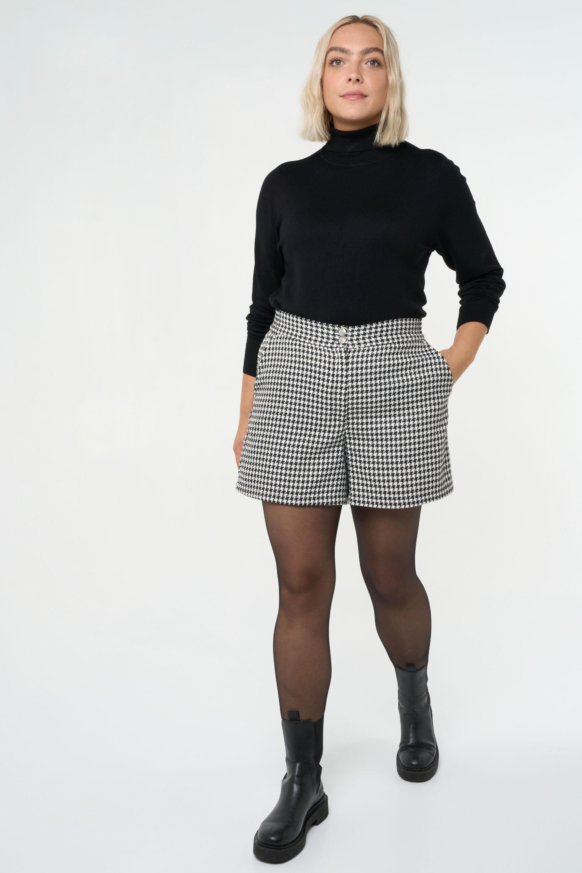 Col roul&eacute; en maille fine image number 6