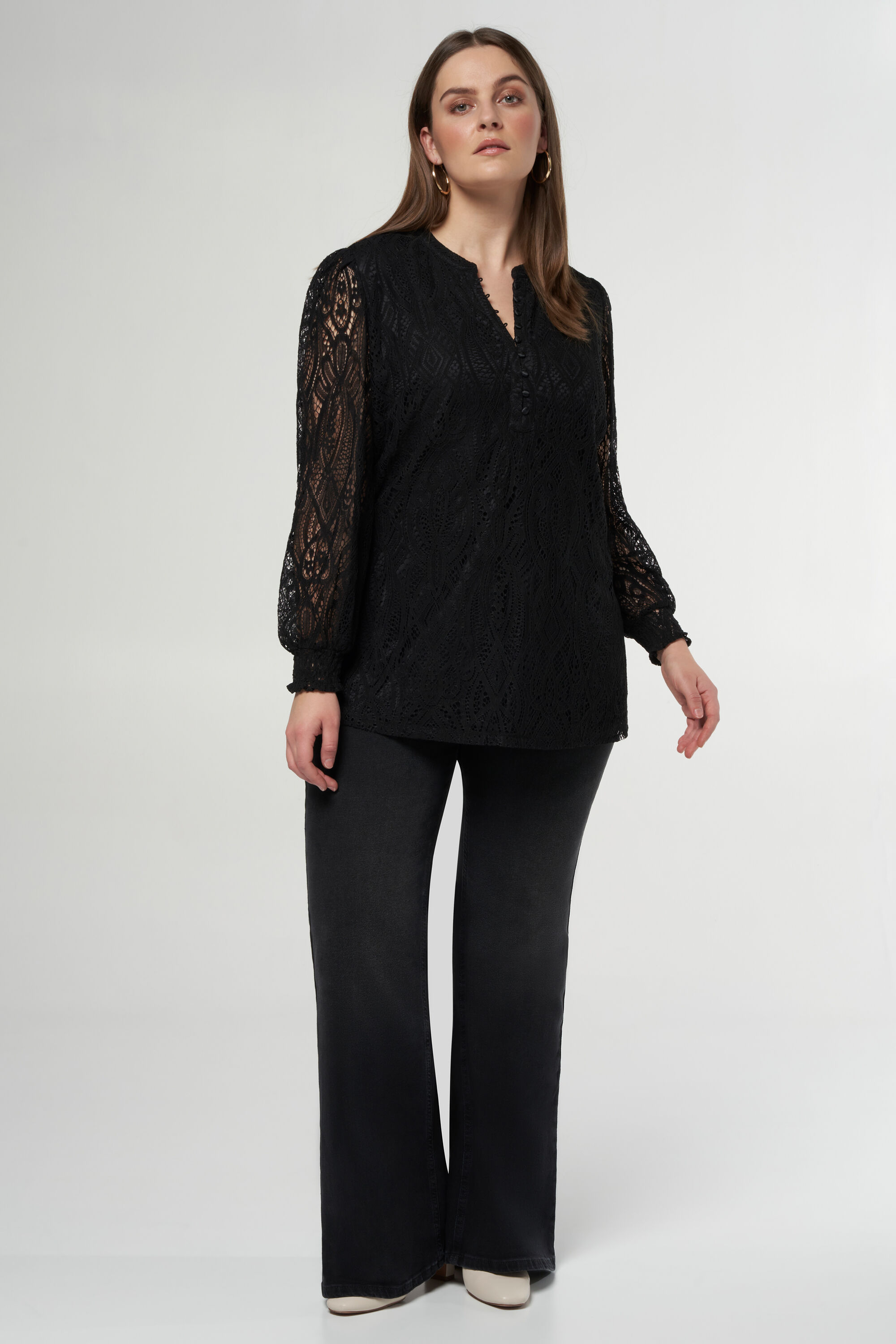 Haut avec dentelle et manches translucides image number 5