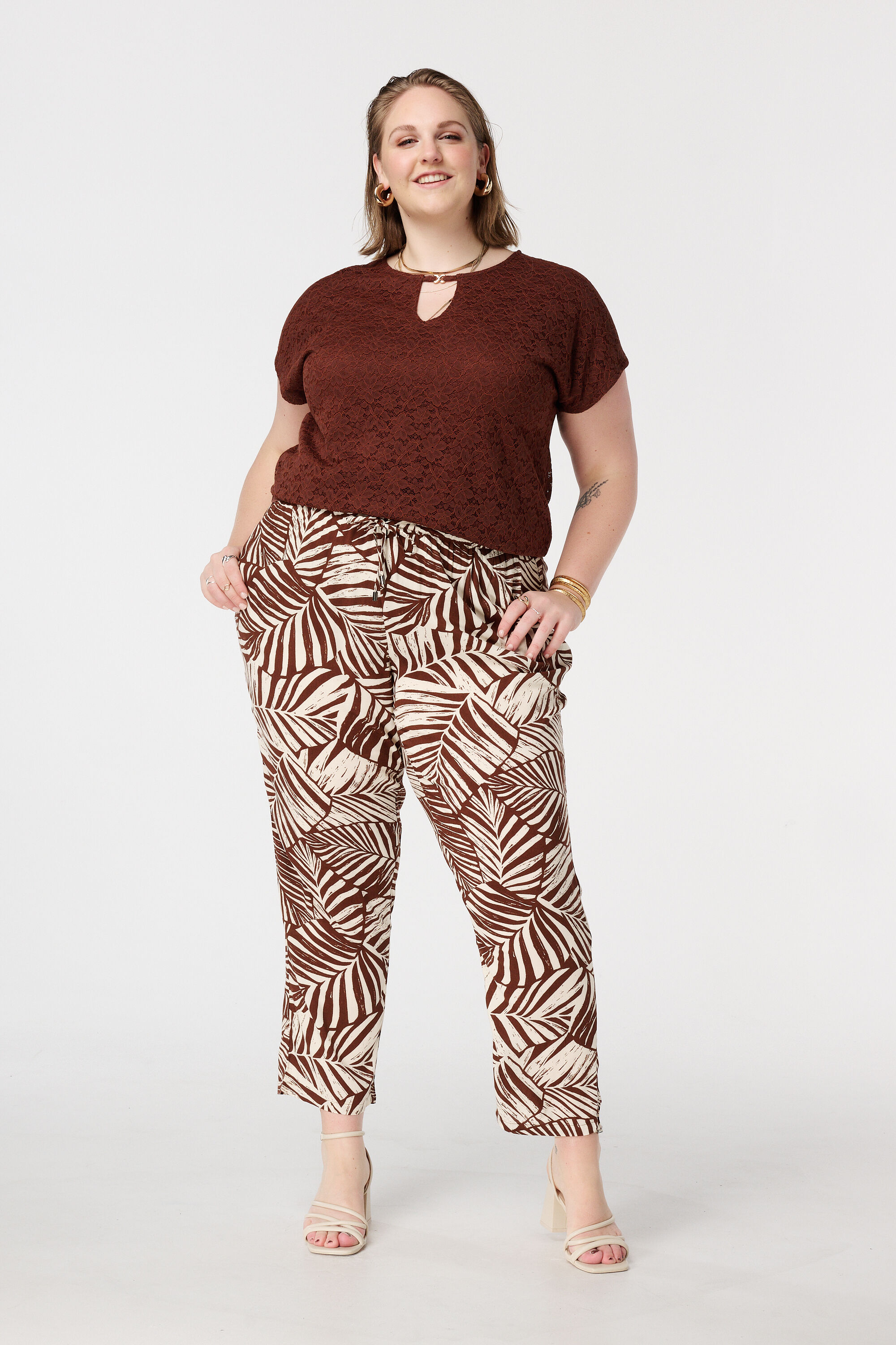 Top en dentelle image number 5