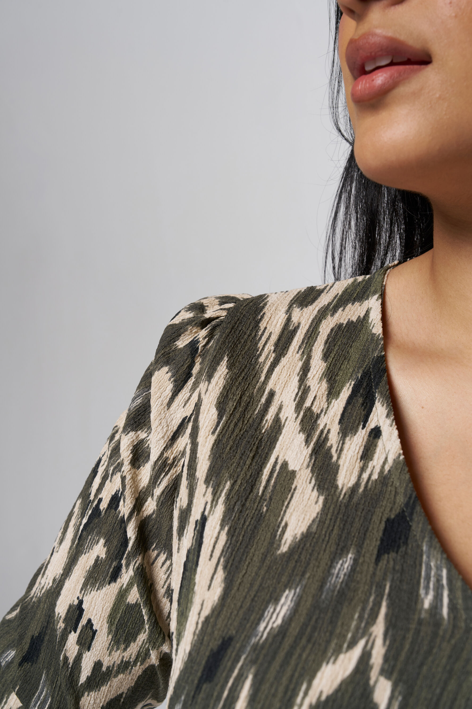 Robe midi structur&eacute;e &agrave; imprim&eacute; image number 4