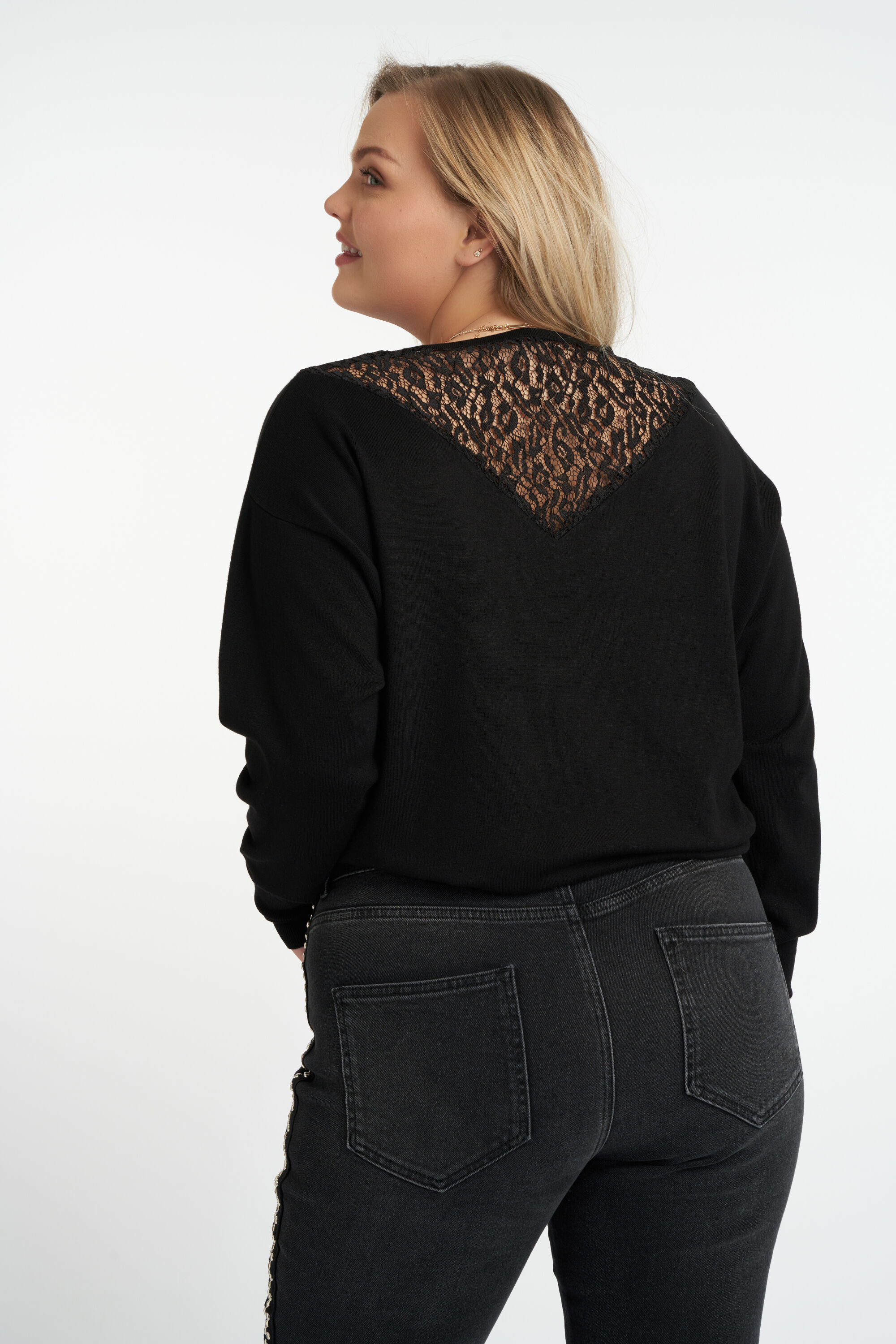 Haut en crochet avec motif ajour&eacute; et taille &agrave; cordon image number 3