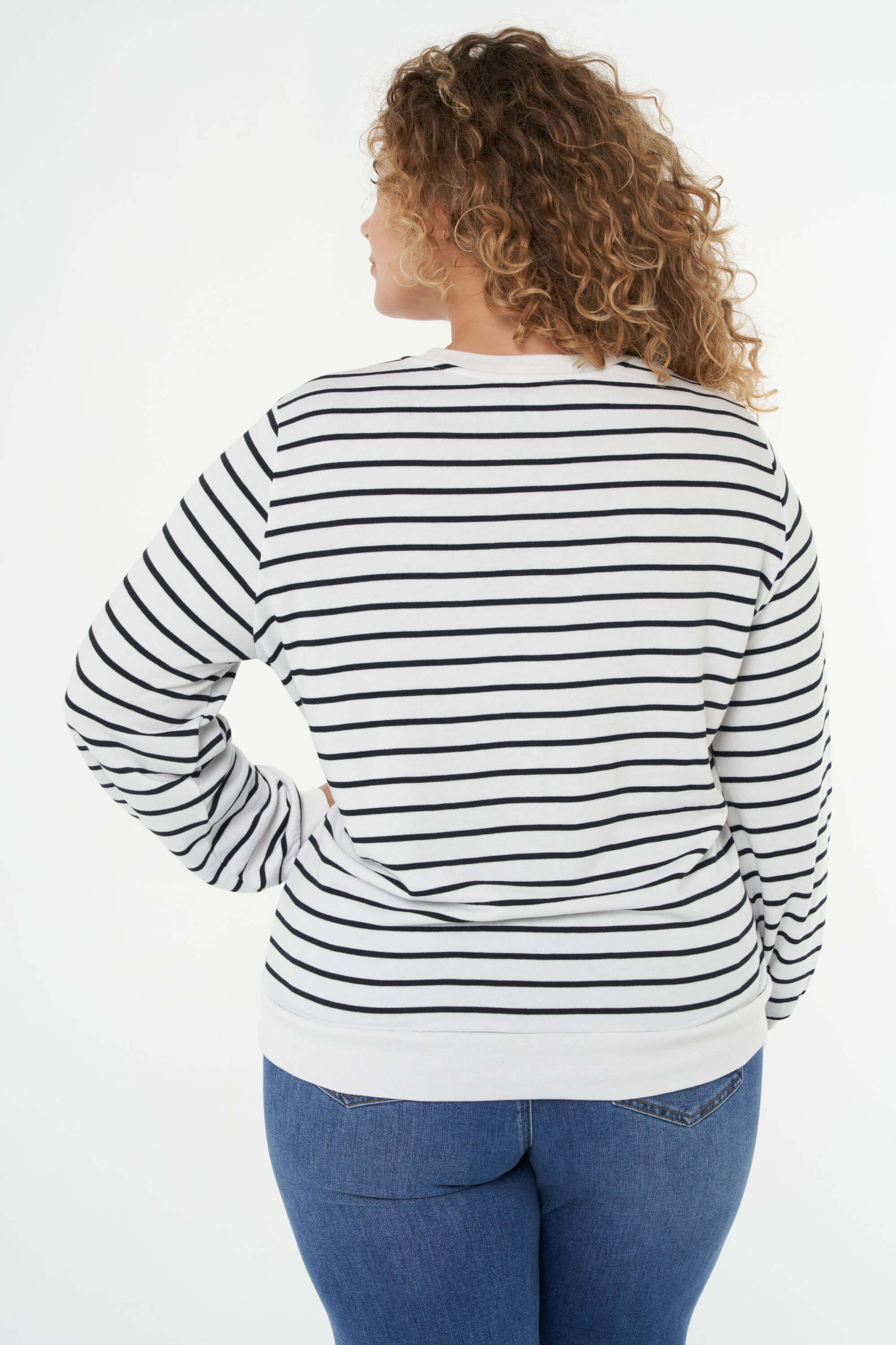 Pull avec inscription image number 4
