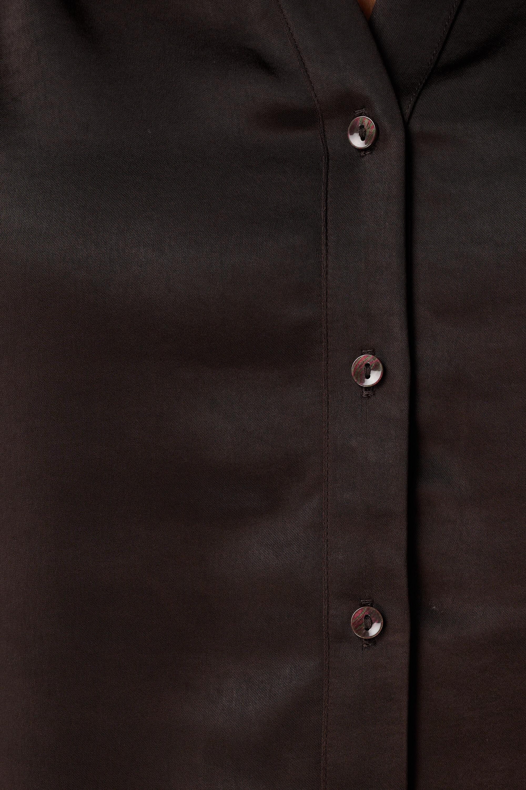 Blouse en satin avec fermeture &agrave; boutons dor&eacute;s image number 6