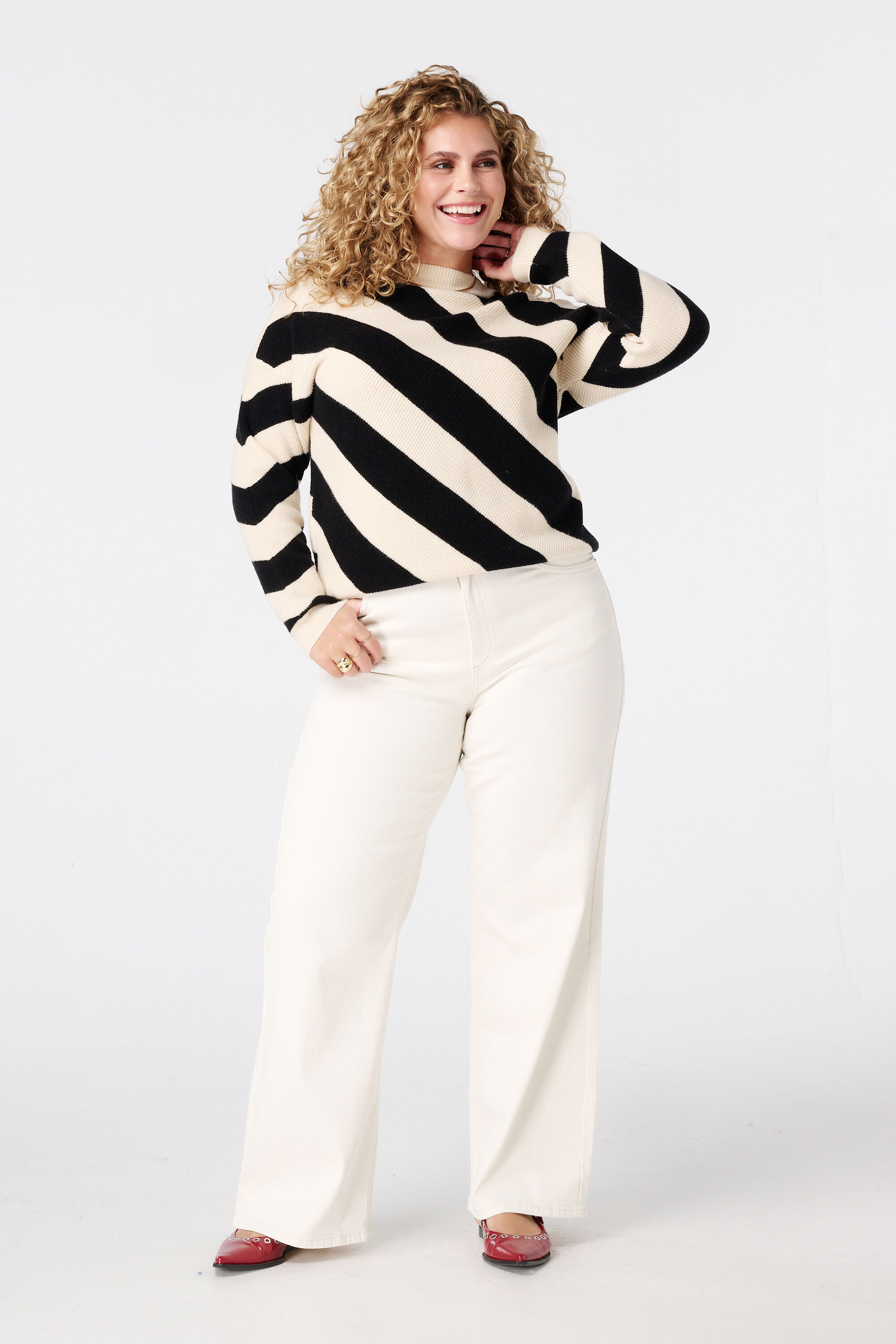 Pull &agrave; rayures diagonales image number 5