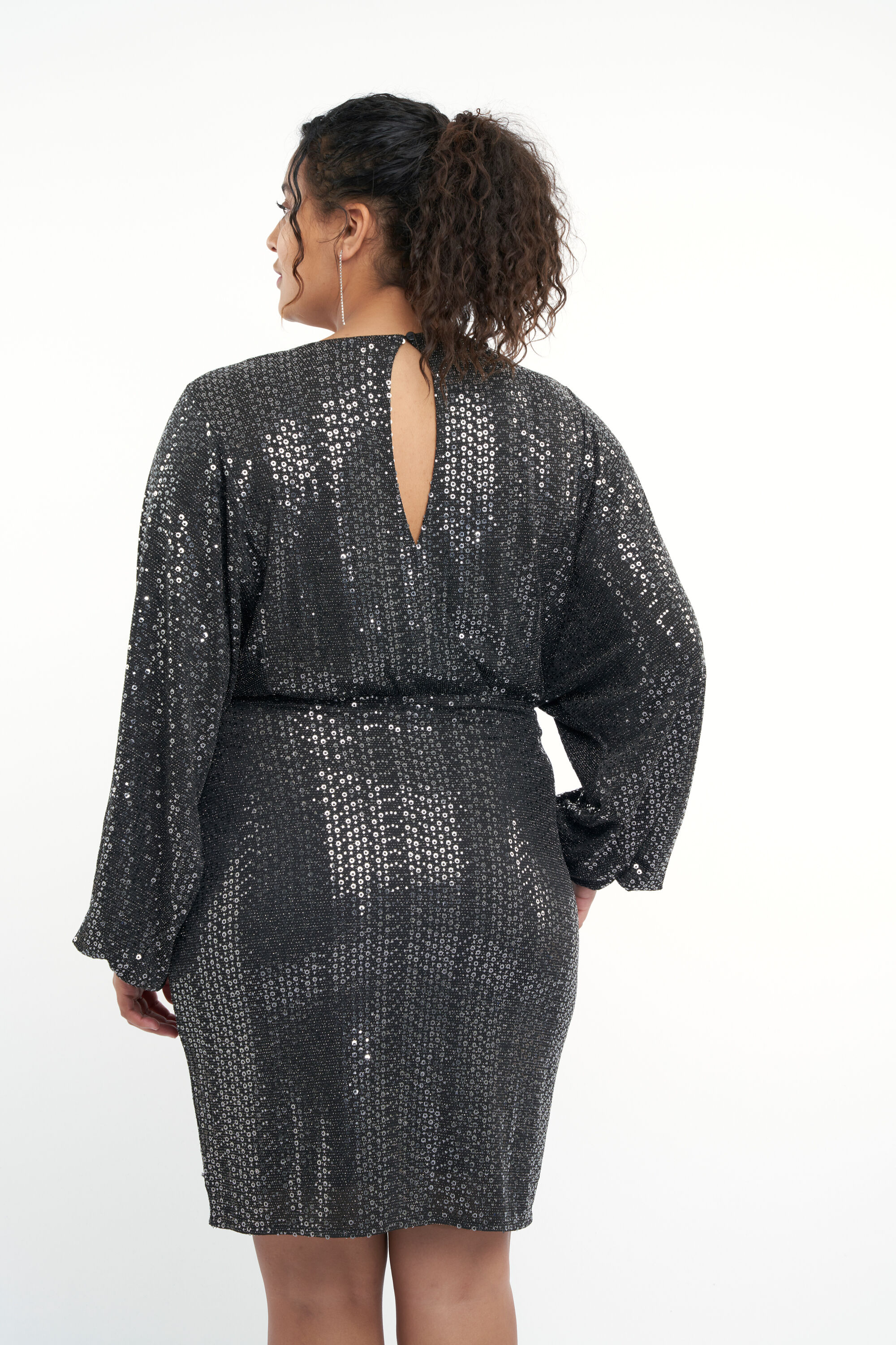 Robe &agrave; paillettes image number 4