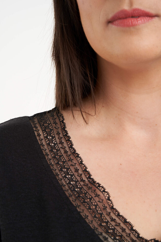 Haut à dentelle  image number 5