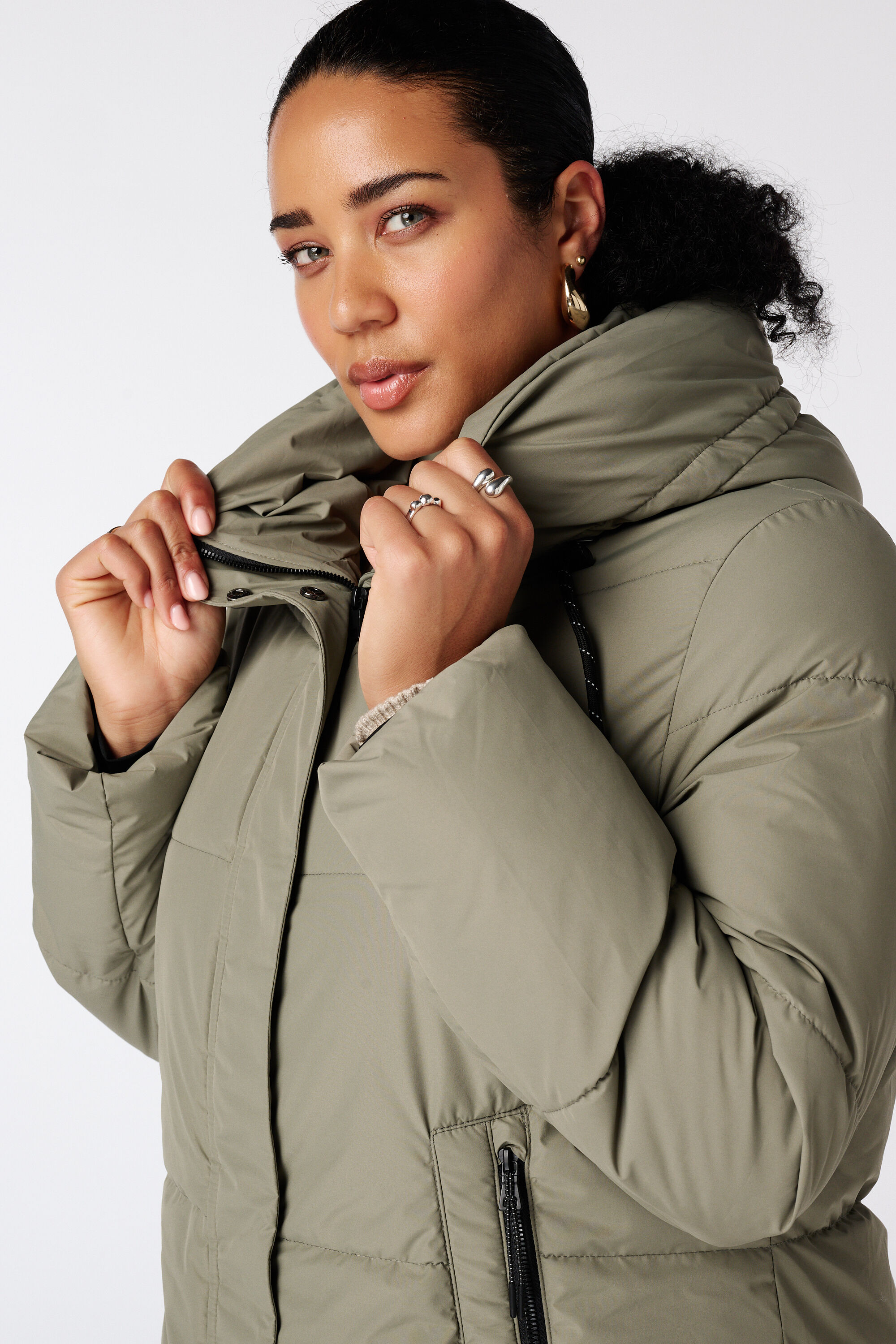 Manteau long matelass&eacute; avec capuche image number 4