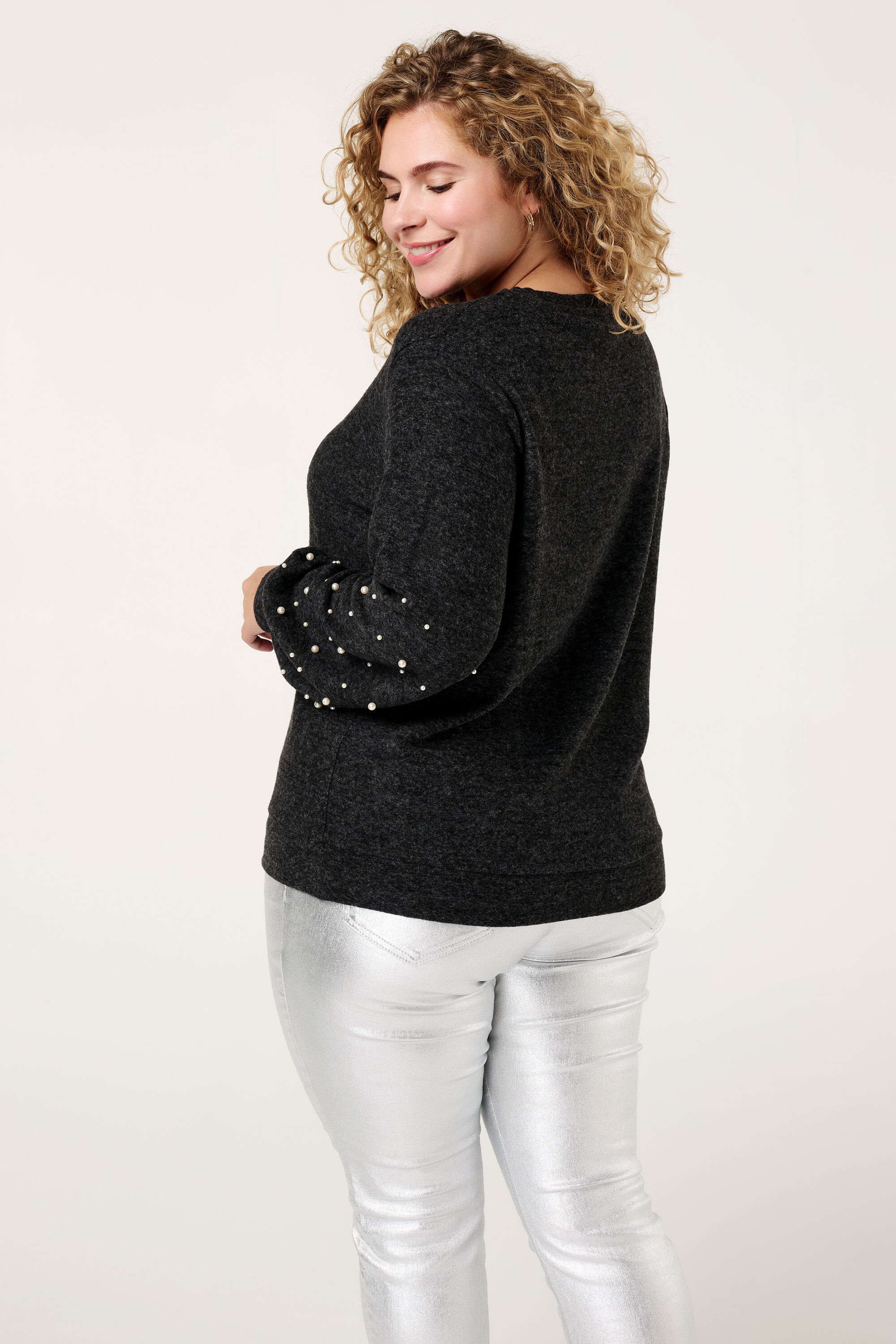Pull avec des perles image number 3