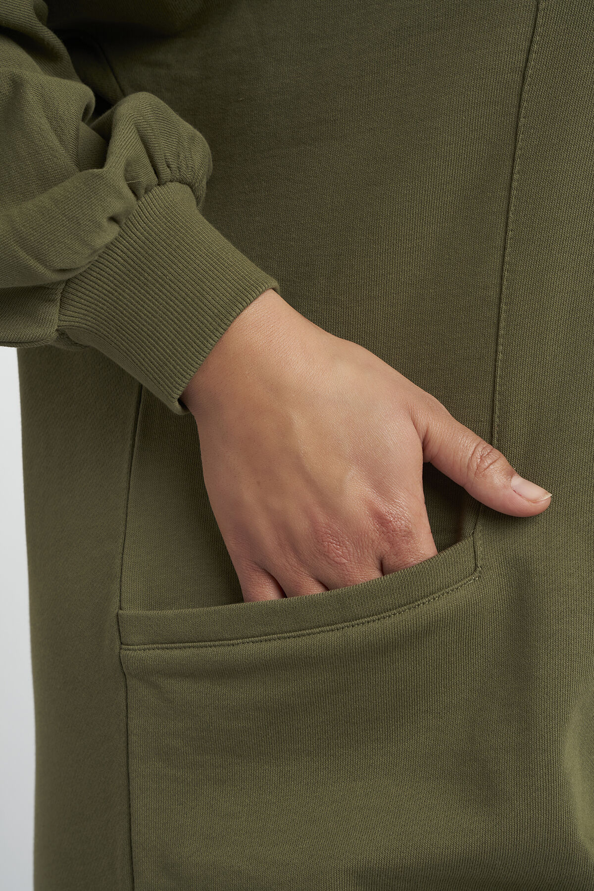 Robe pull image number 5