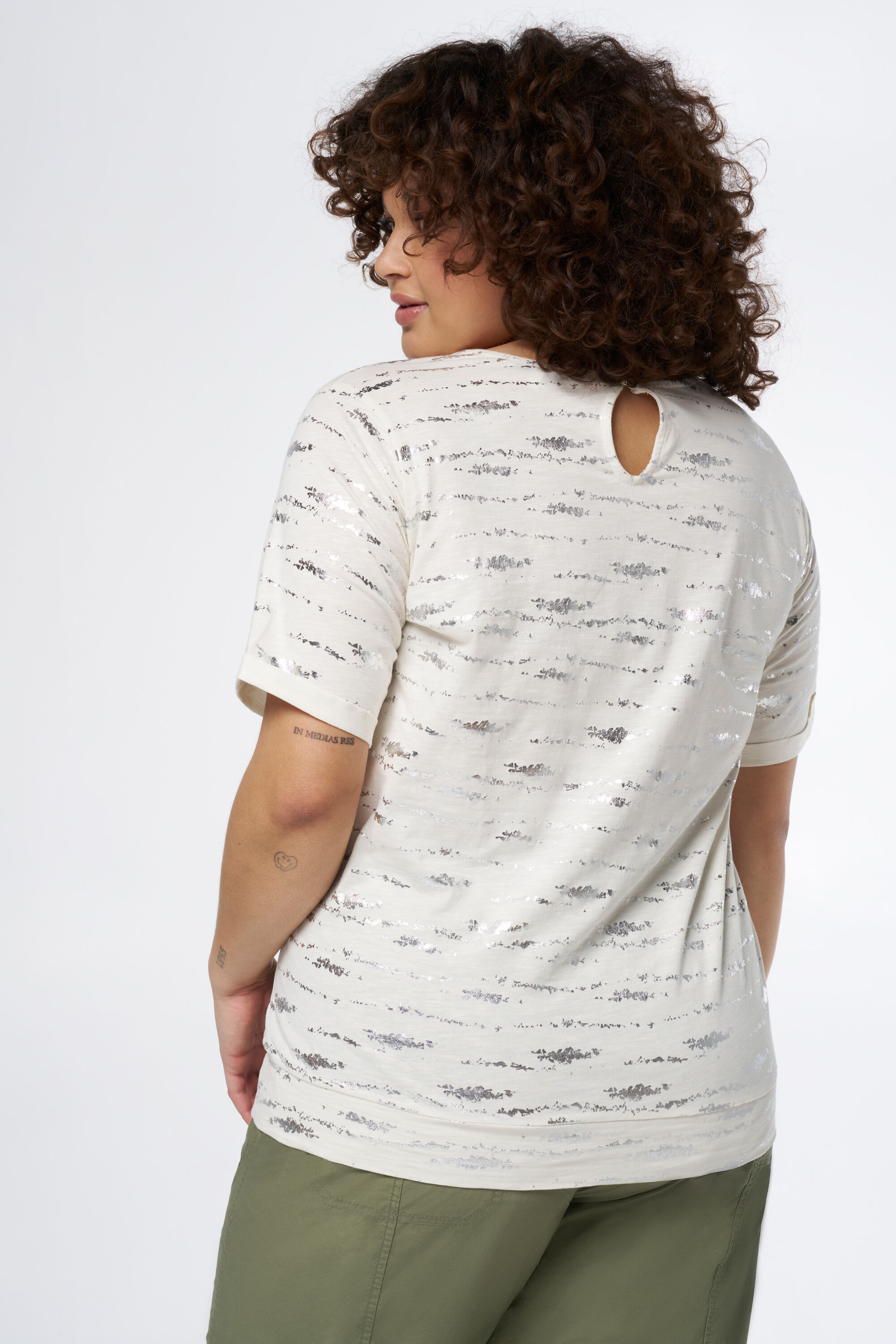 T-shirt avec des d&eacute;tails m&eacute;tallis&eacute;s image number 3