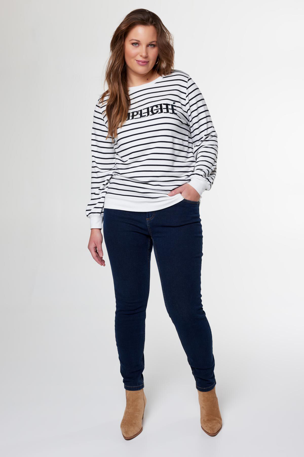 Pull avec inscription &laquo;&nbsp;Simplicit&eacute;&nbsp;&raquo; image number 0