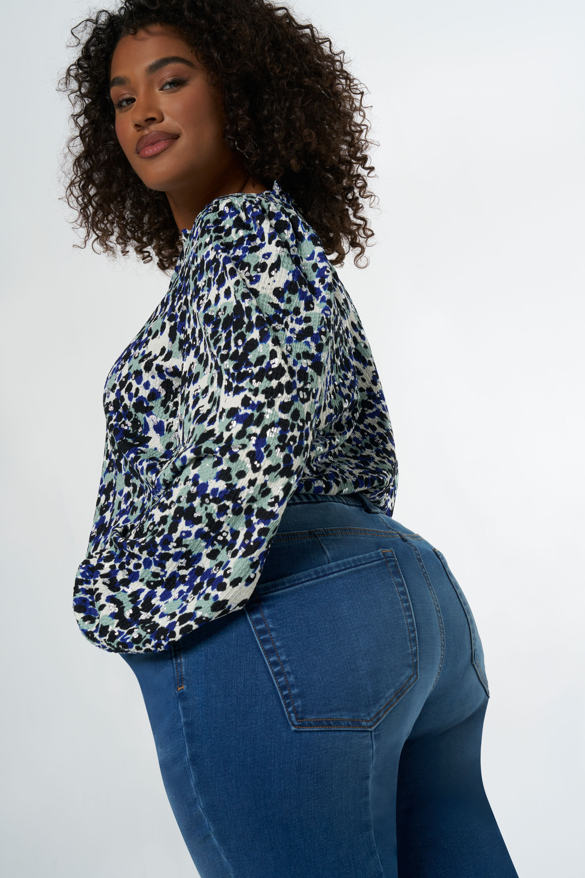 Pantalon jogger en denim image number 4