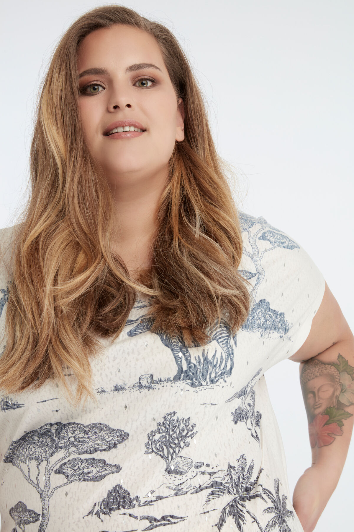 T-shirt bleu/blanc imprim&eacute; safari image number 5