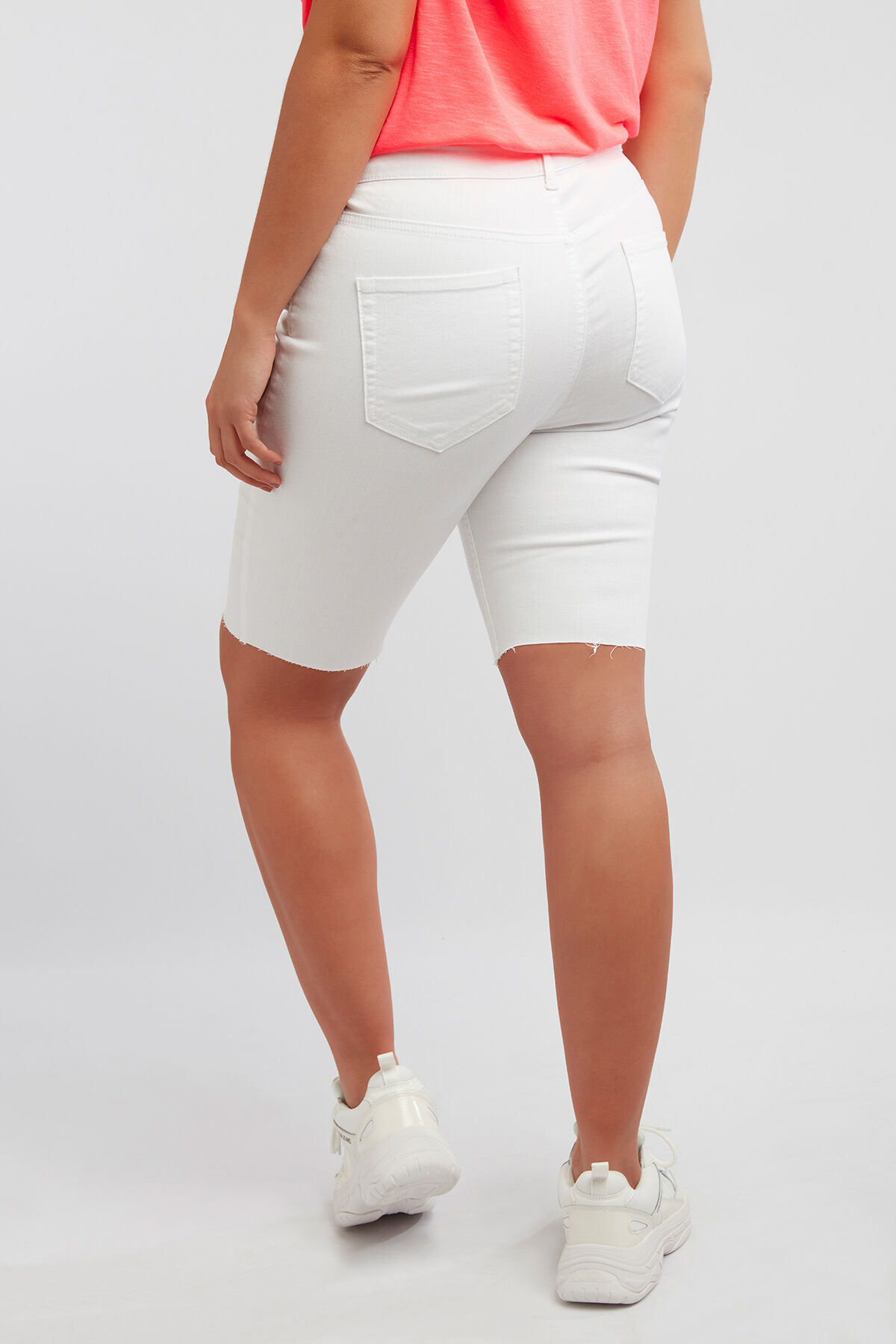 Shorts style motard en denim  image number 5