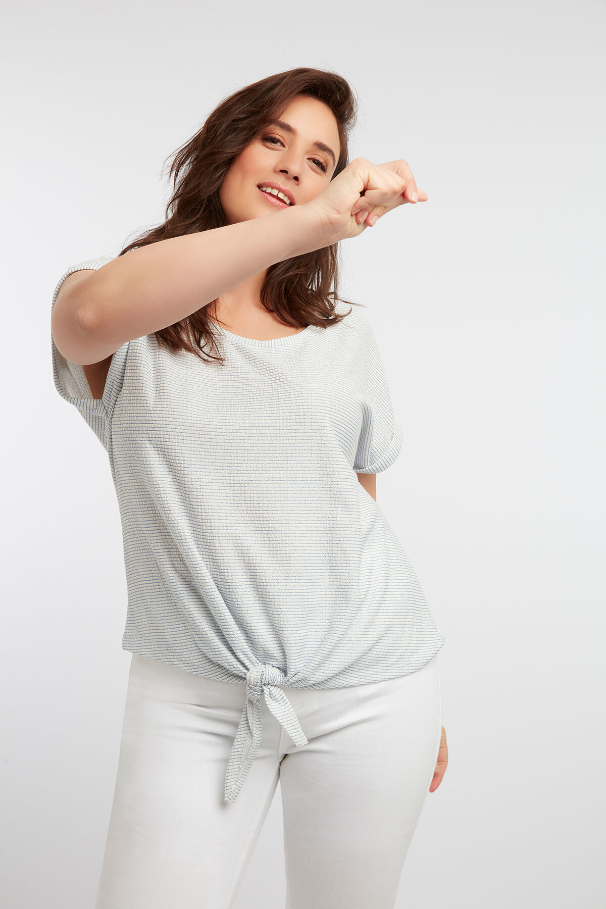 T-shirt court avec noeud image number 3