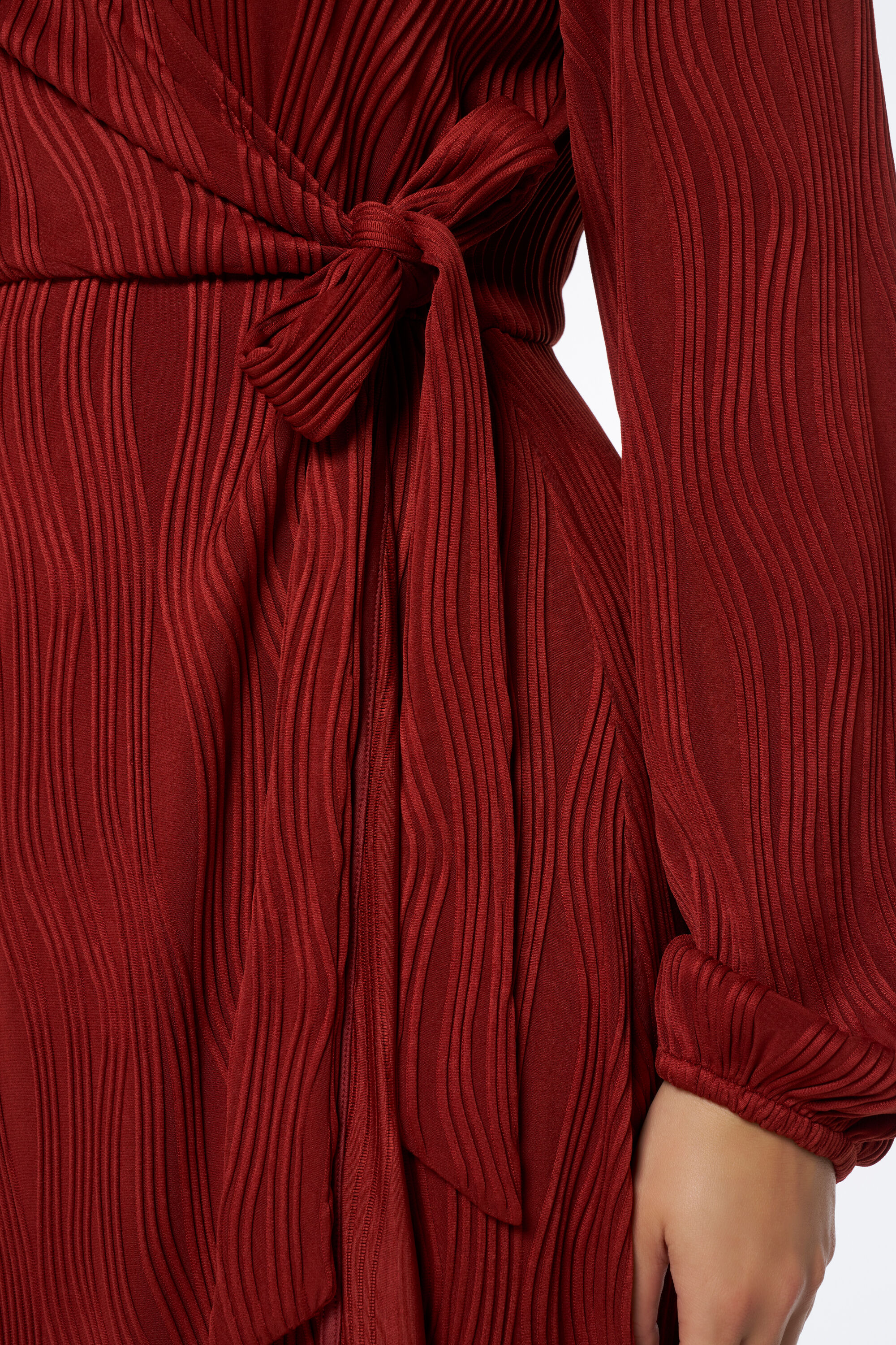 Robe enveloppante textur&eacute;e image number 4