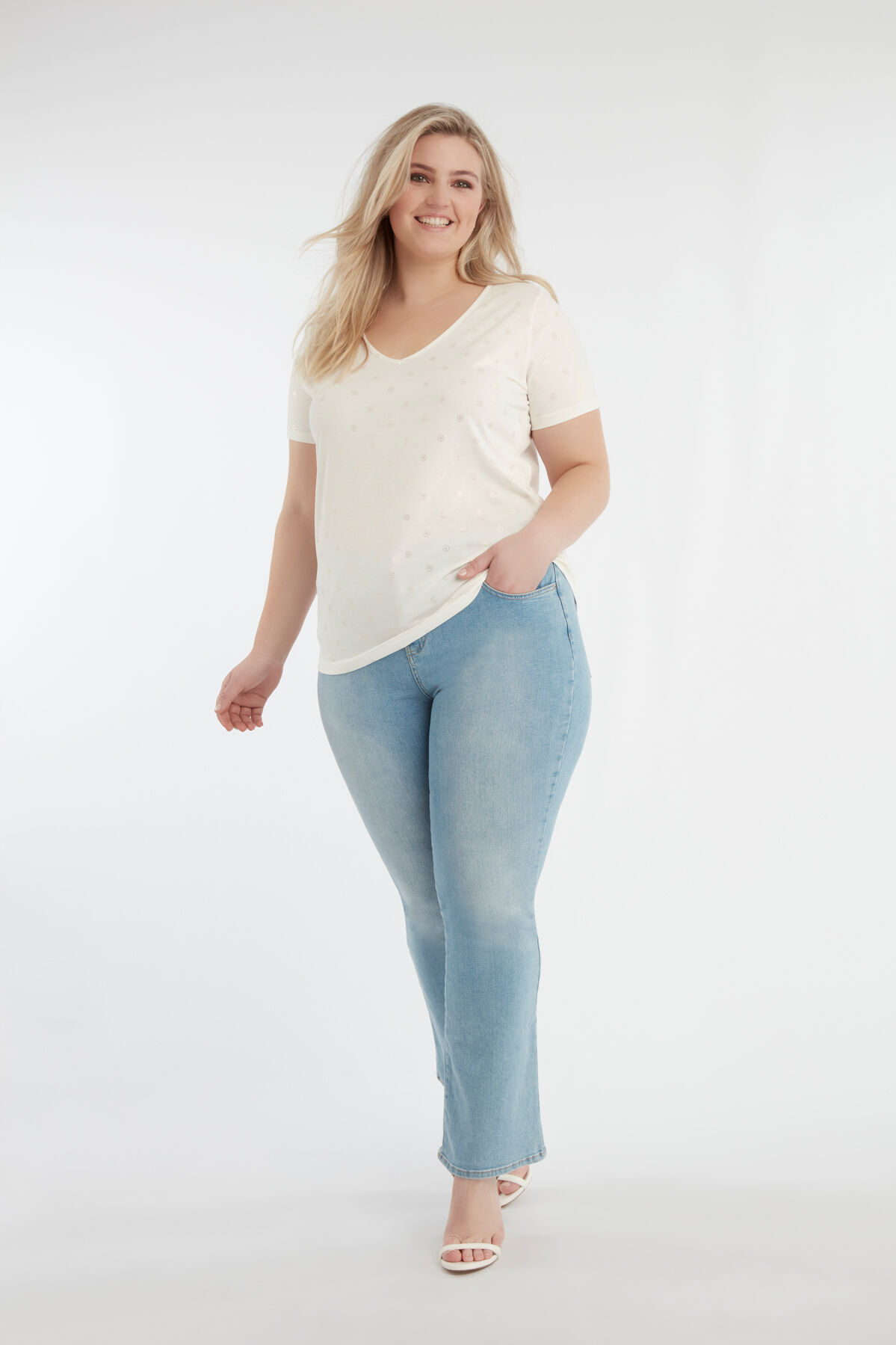 T-shirt &eacute;cru avec imprim&eacute; m&eacute;tallis&eacute; image number 5