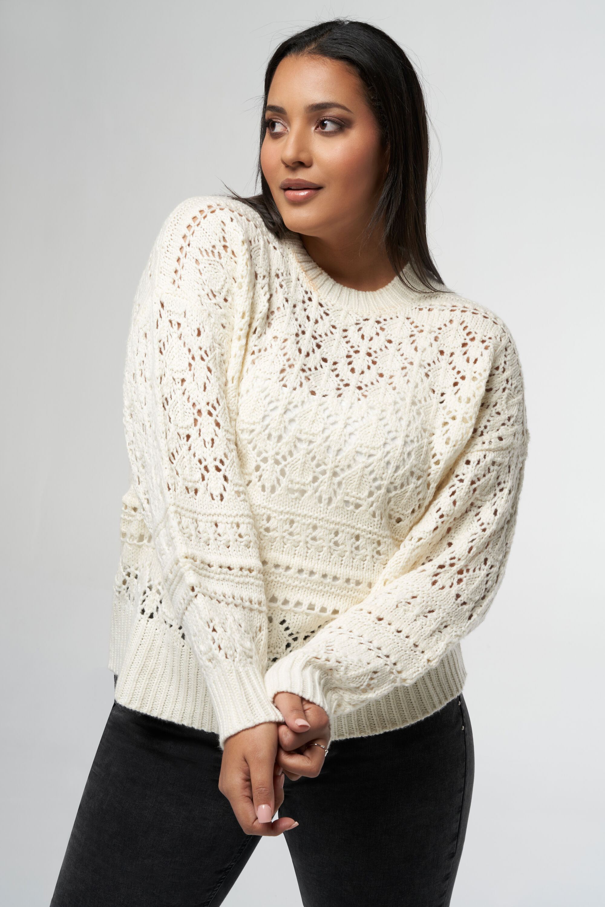 Pull en maille avec motif ajour&eacute;  image number 6