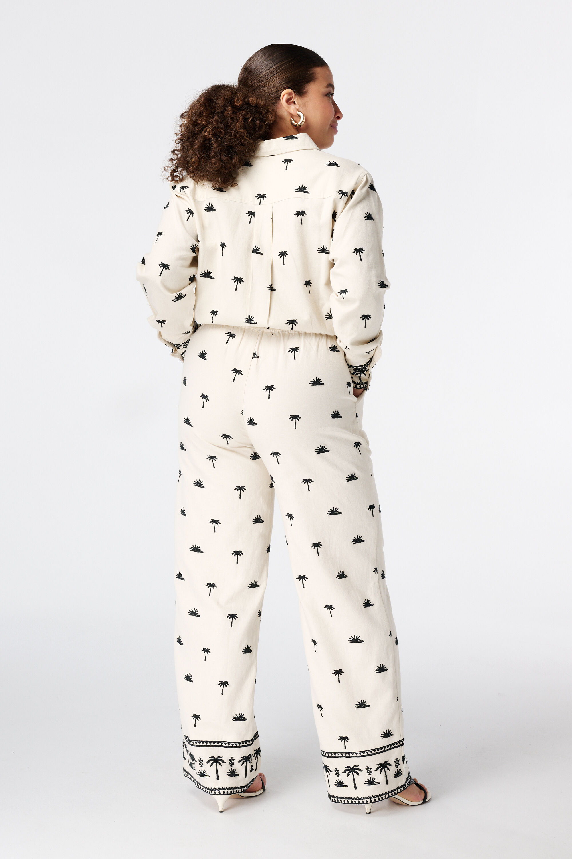 Pantalon avec d&eacute;tails brod&eacute;s image number 3