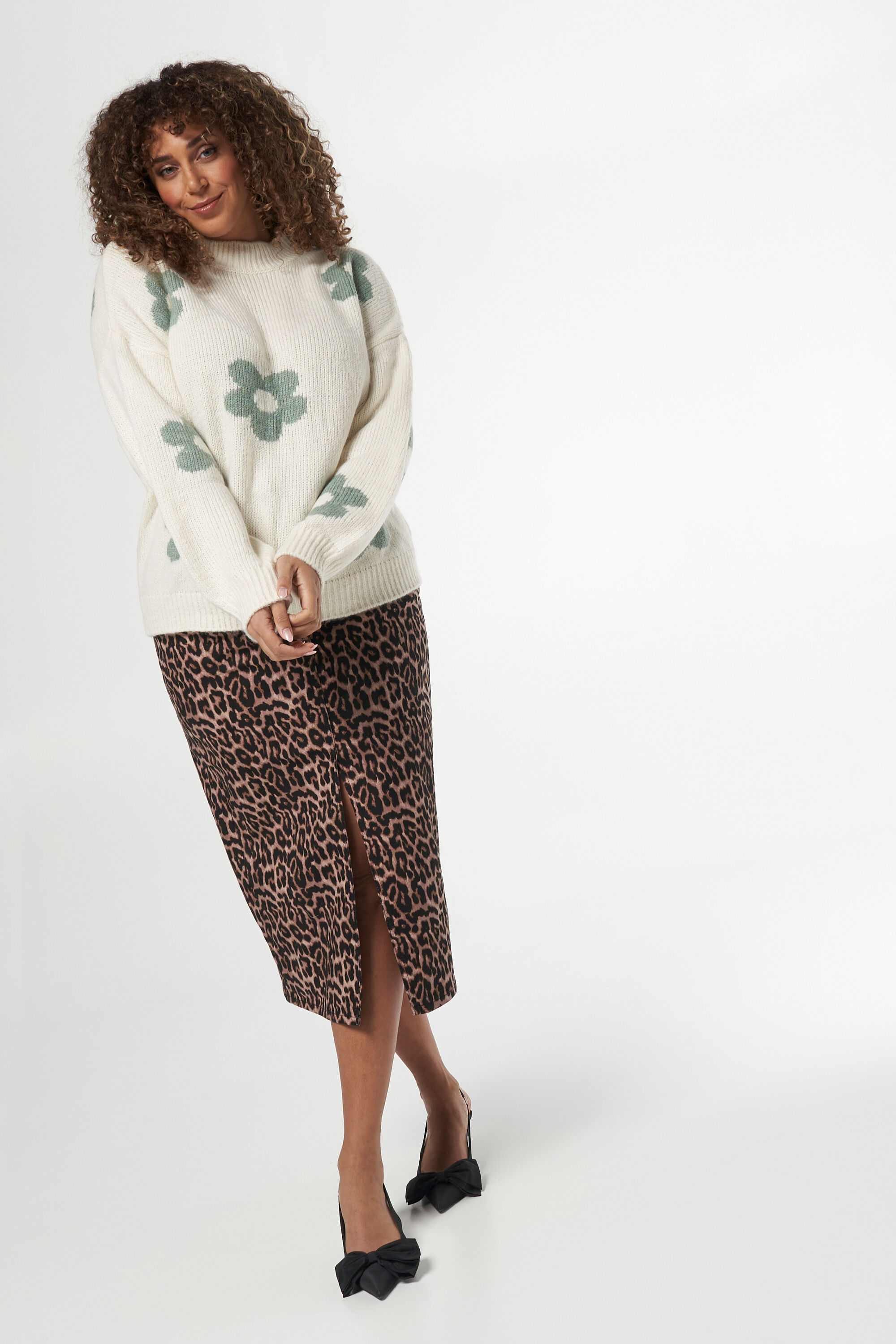 Pull en tricot avec des fleurs image number 5