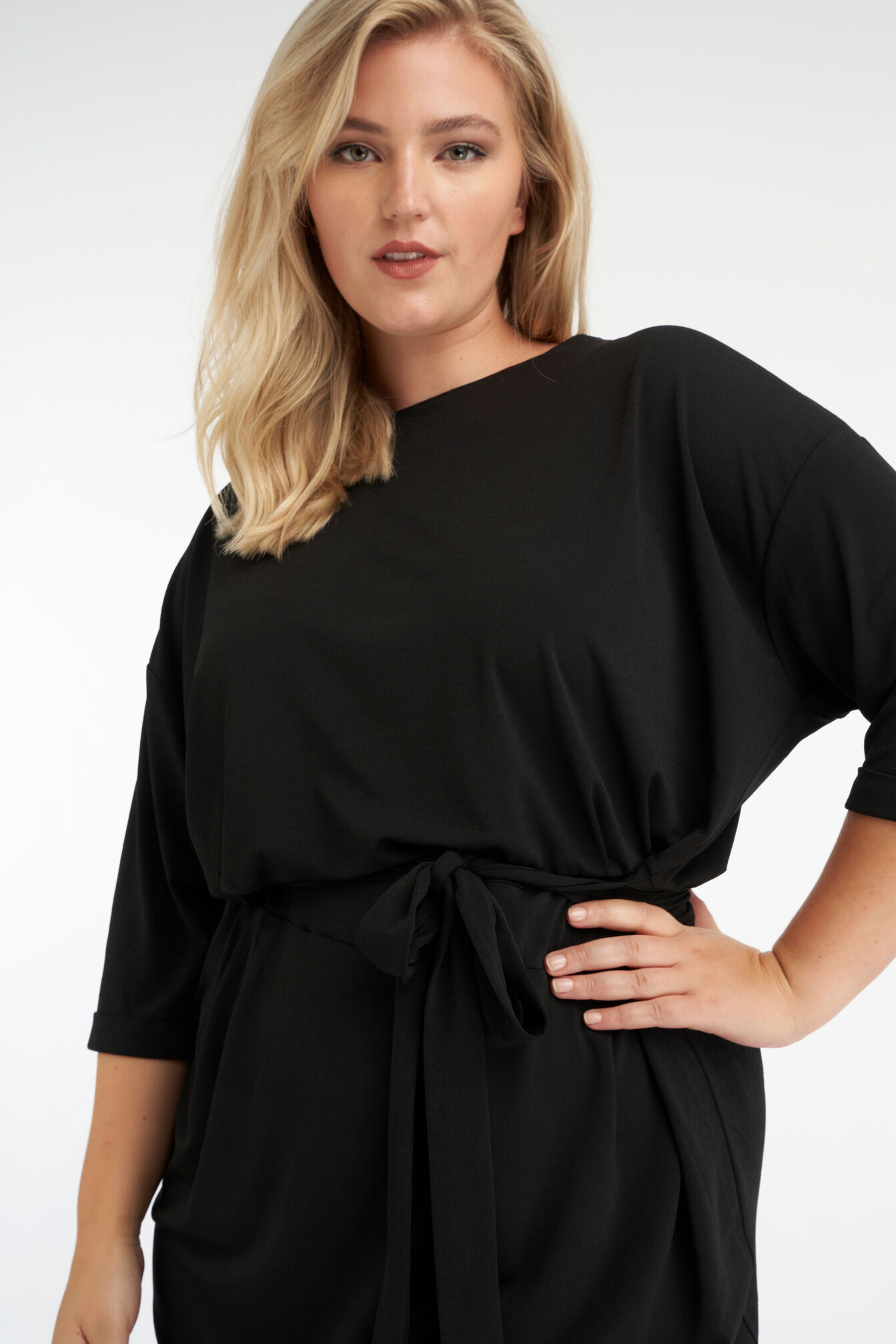 Robe en jersey avec ceinture &agrave; nouer image number 4