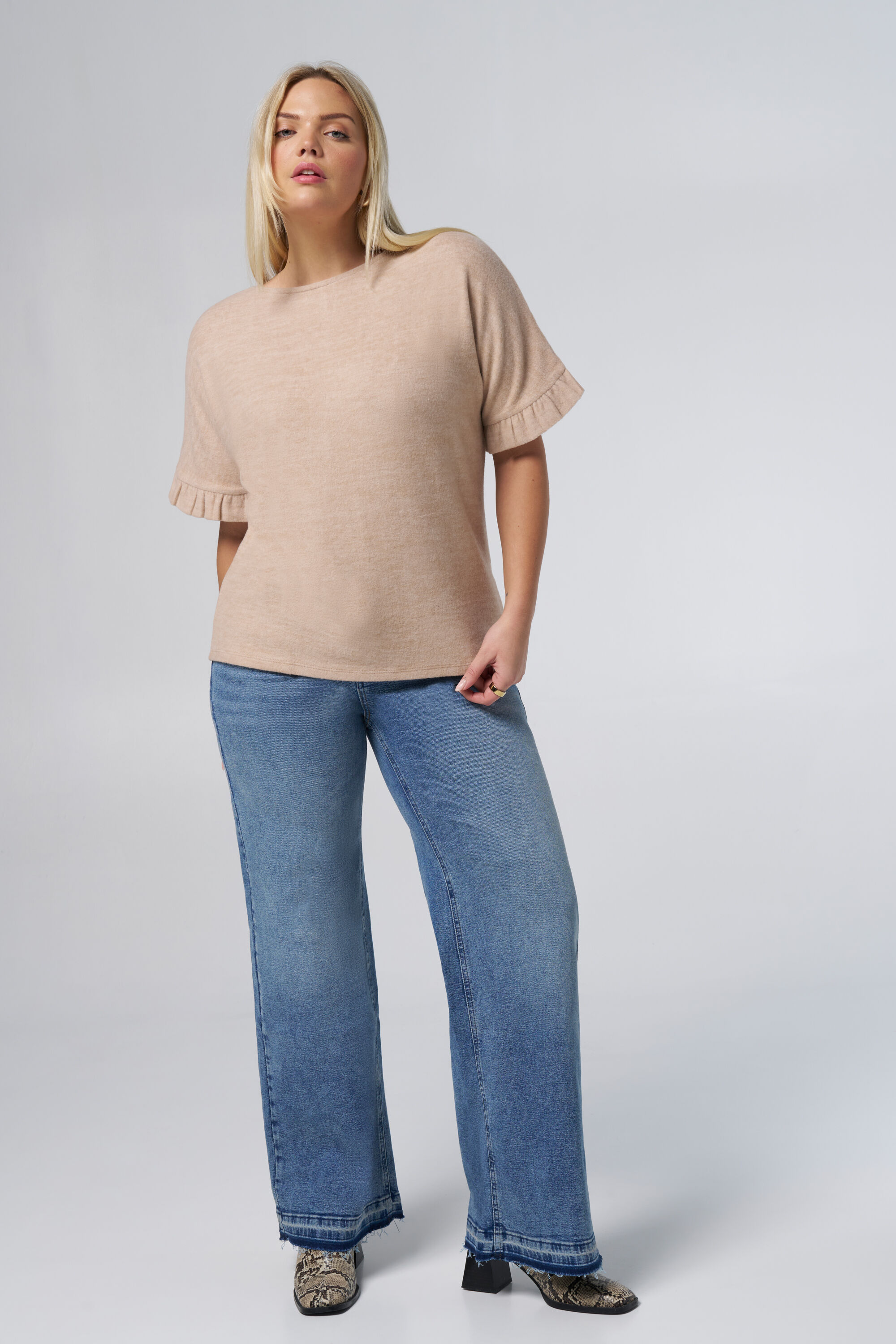 Top &agrave; manches volant&eacute;es image number 5