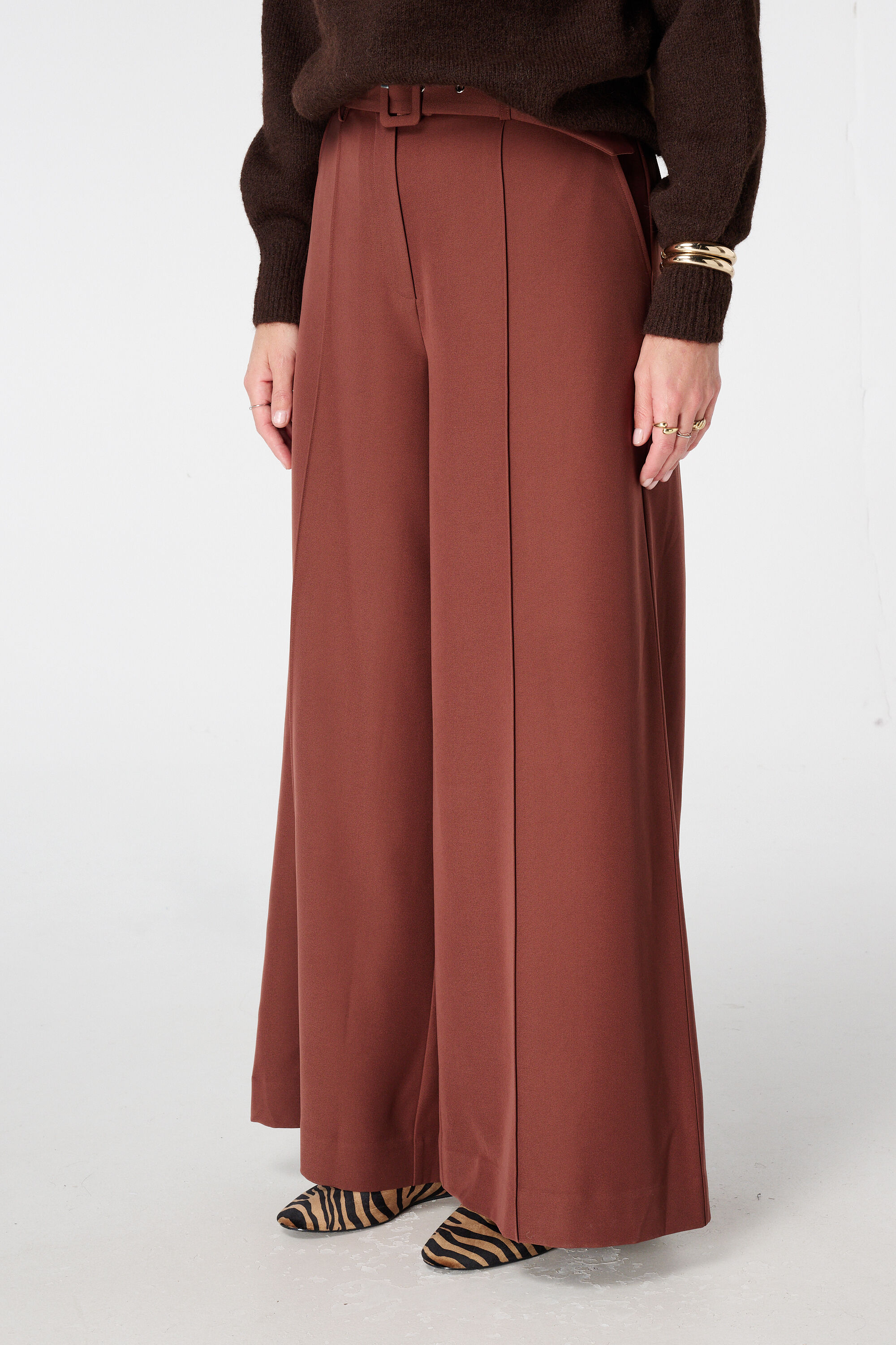 Pantalon large avec passepoil et ceinture image number 5