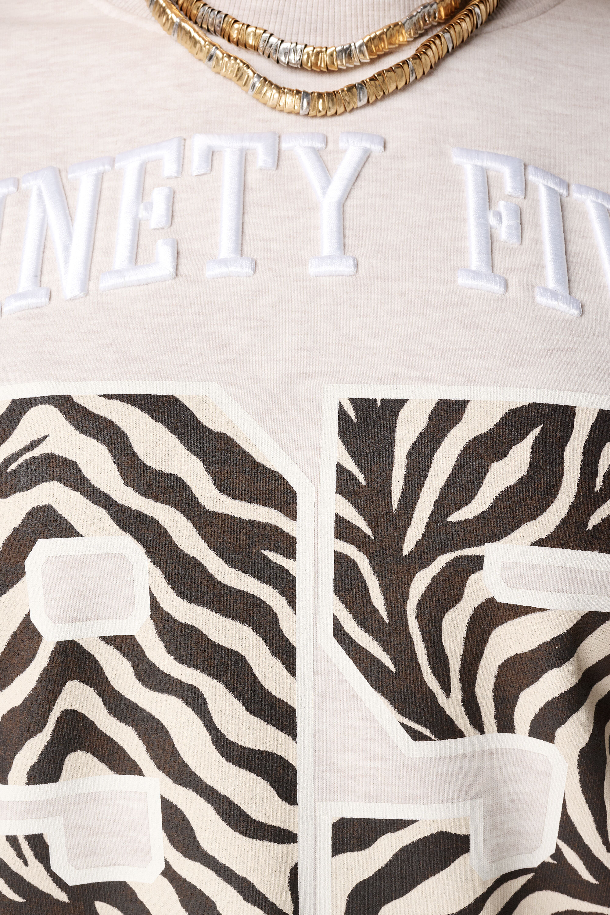 Pull avec d&eacute;tails chemisier image number 6