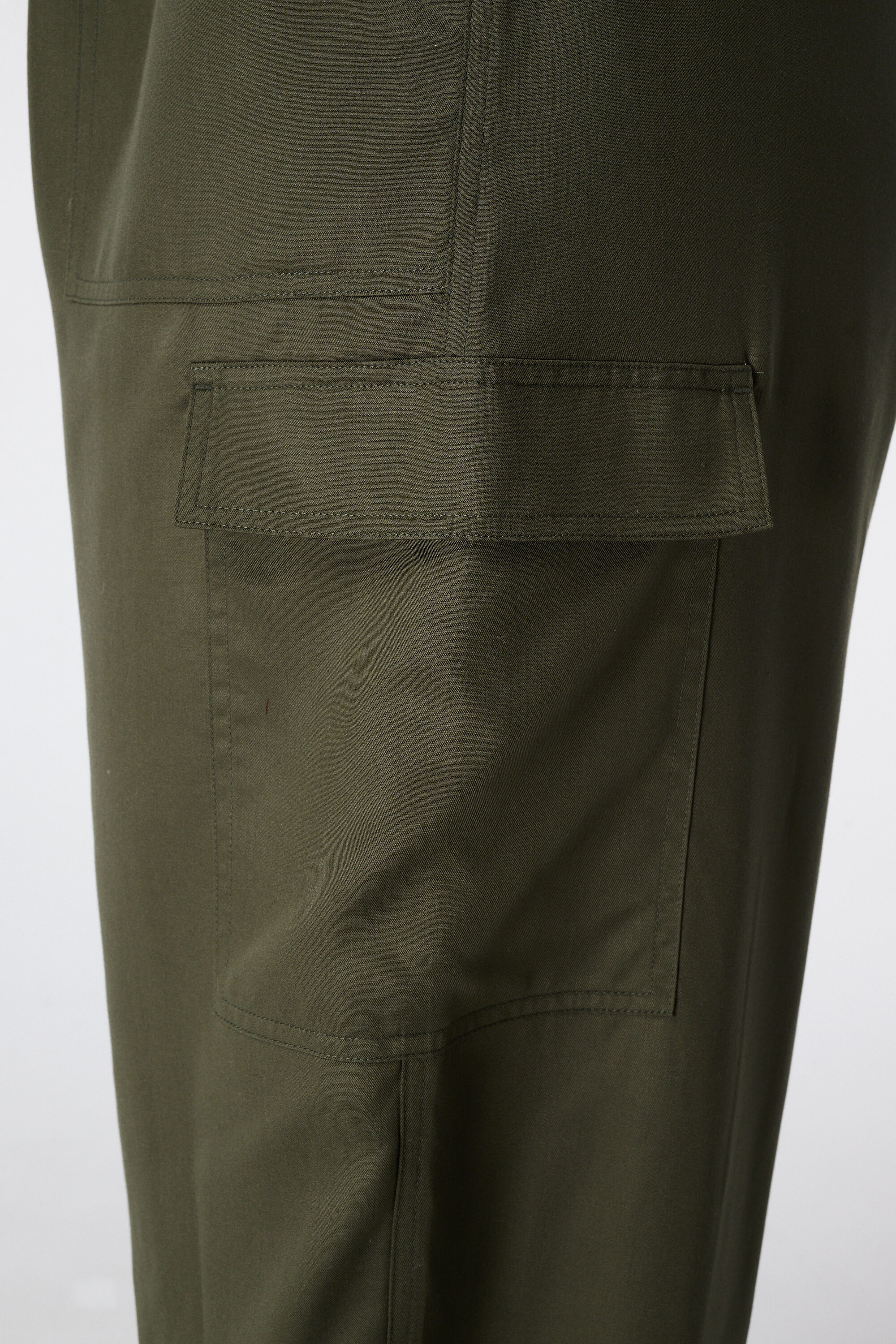 Pantalon ballon style cargo image number 4