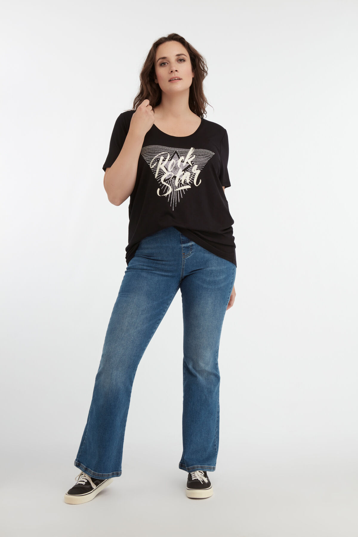 T-shirt &agrave; imprim&eacute; textuel et des strass image number 5