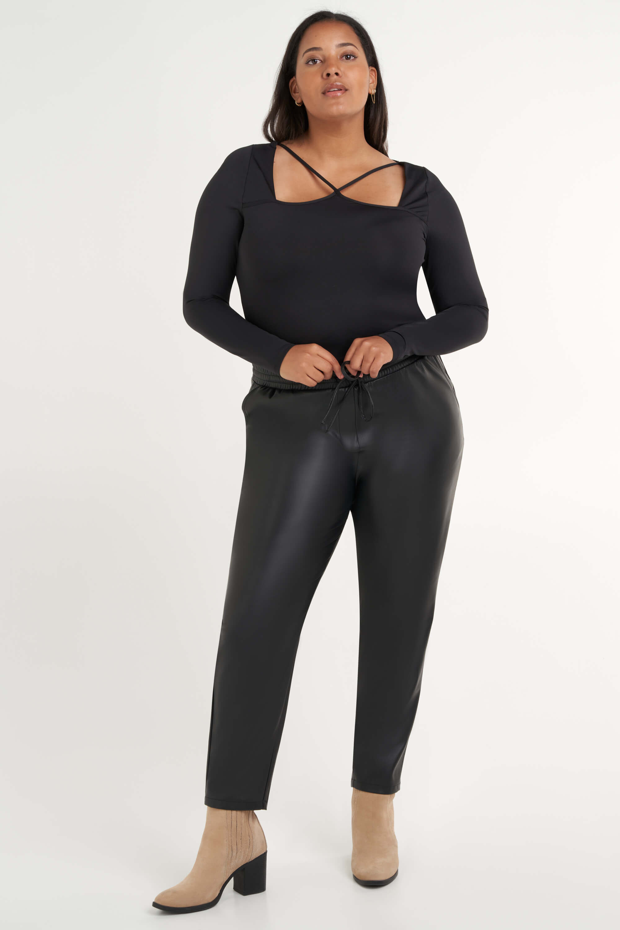 Body avec bretelles crois&eacute;es. image number 5