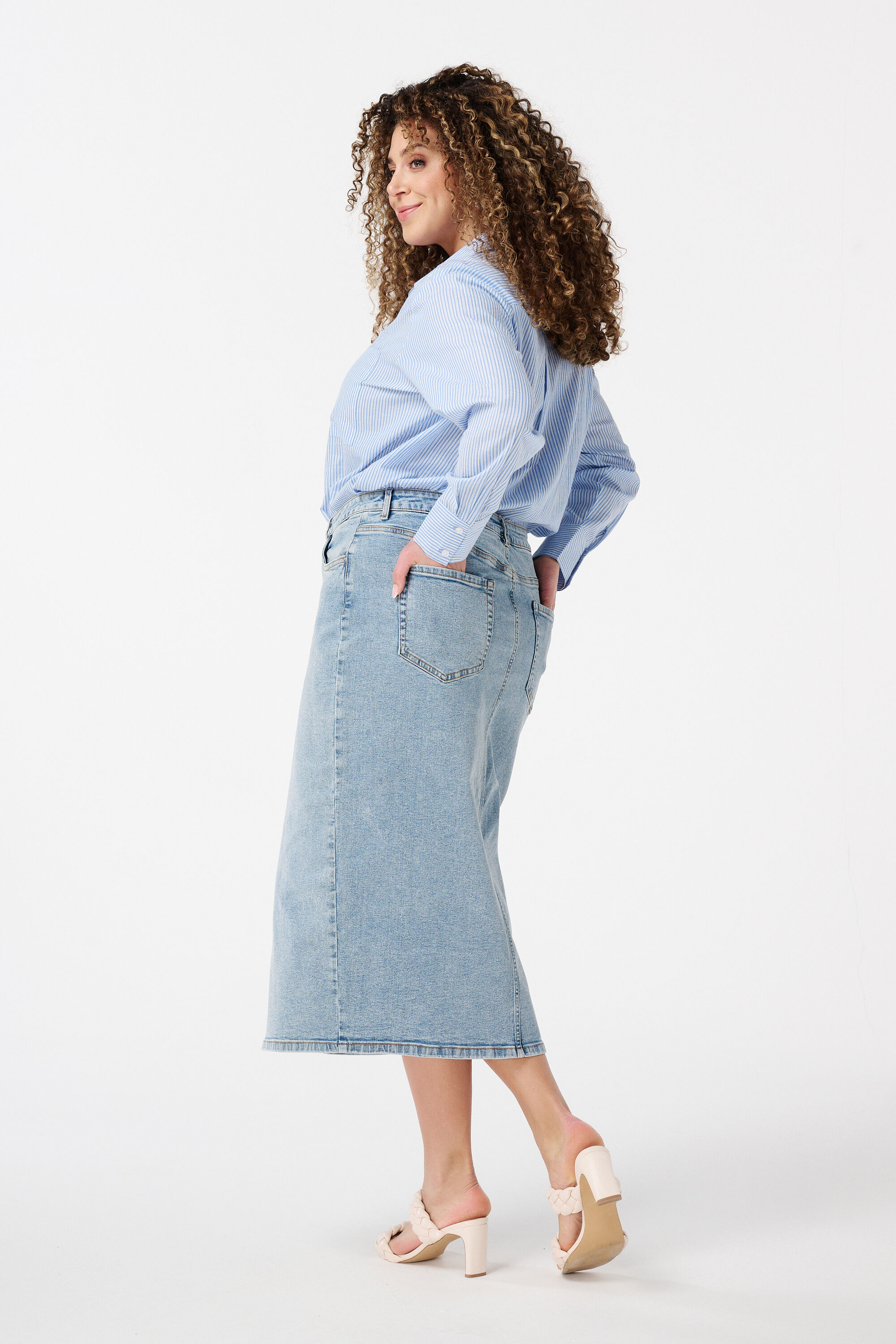 Jupe en jean avec fente image number 3