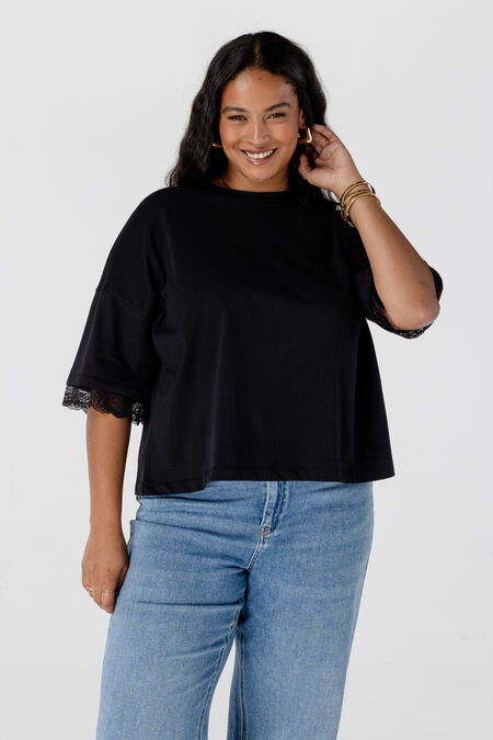 T-shirt avec détails en dentelle T-shirt avec détails en dentelle