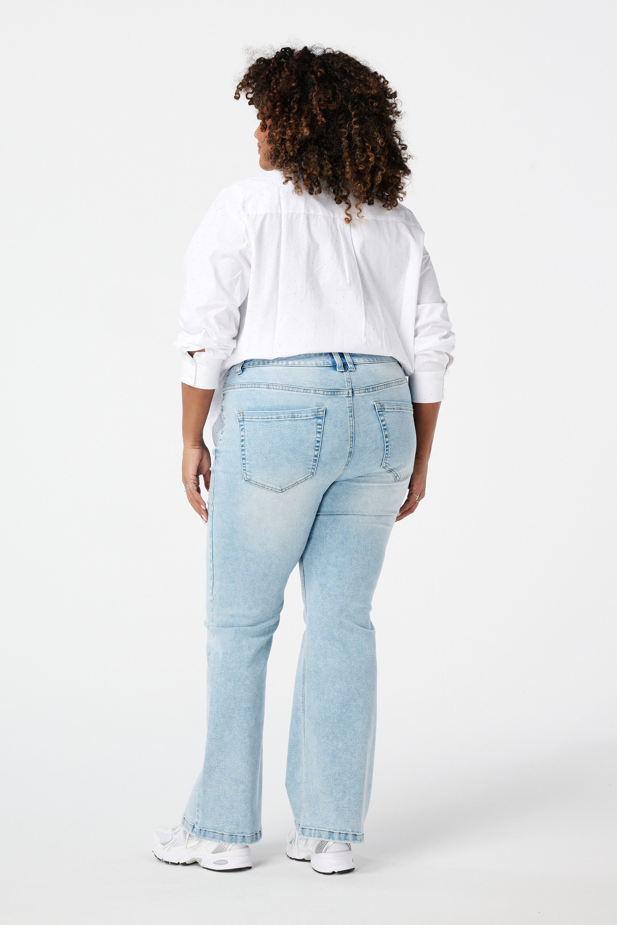 Jean &eacute;vas&eacute; JASMIN image number 3