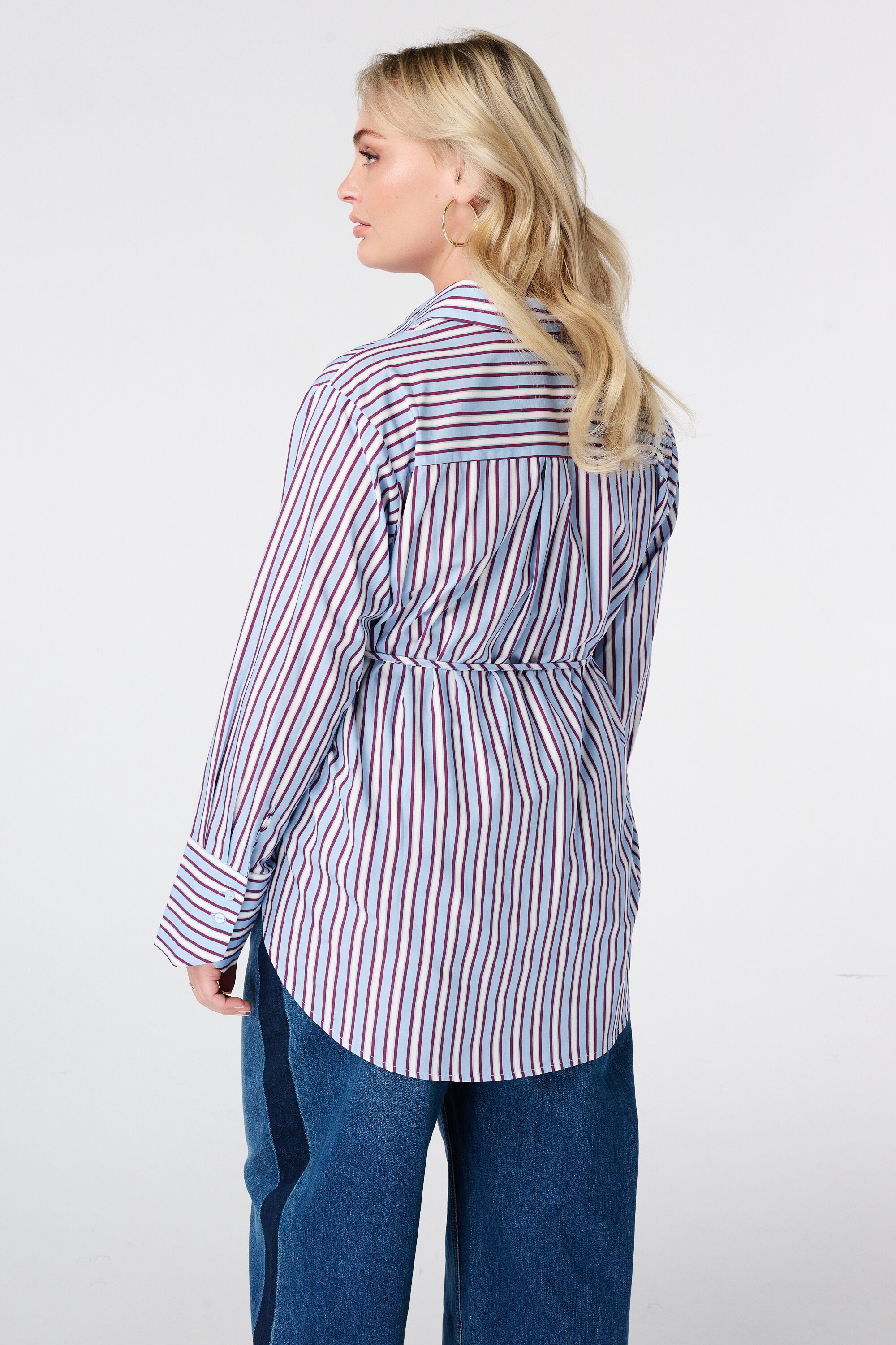 Blouse longue ray&eacute;e avec ceinture image number 1