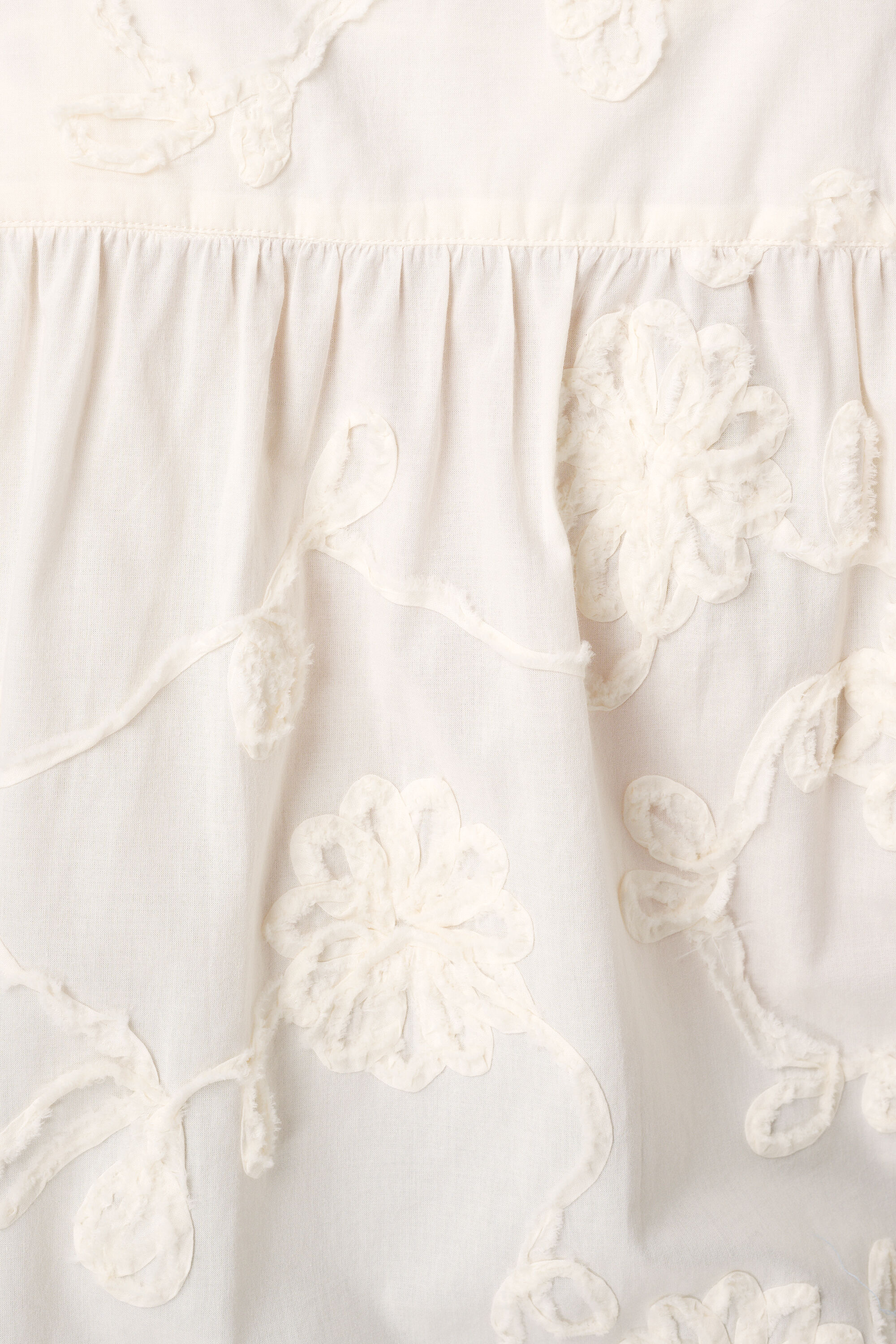 Blouse avec fleurs brod&eacute;es image number 6